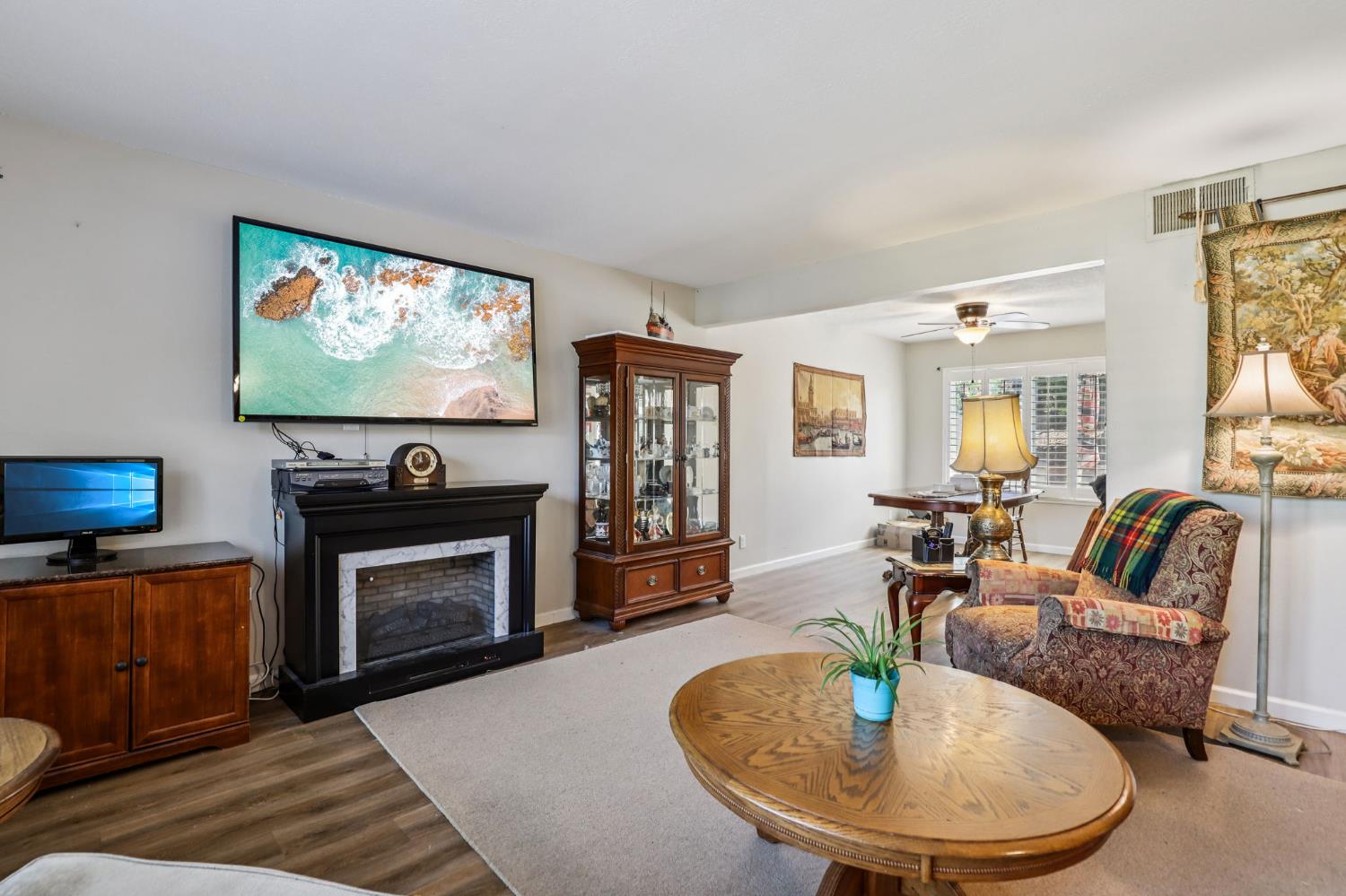 Detail Gallery Image 12 of 55 For 8058 Mesa Oak Way, Citrus Heights,  CA 95610 - 5 Beds | 3 Baths