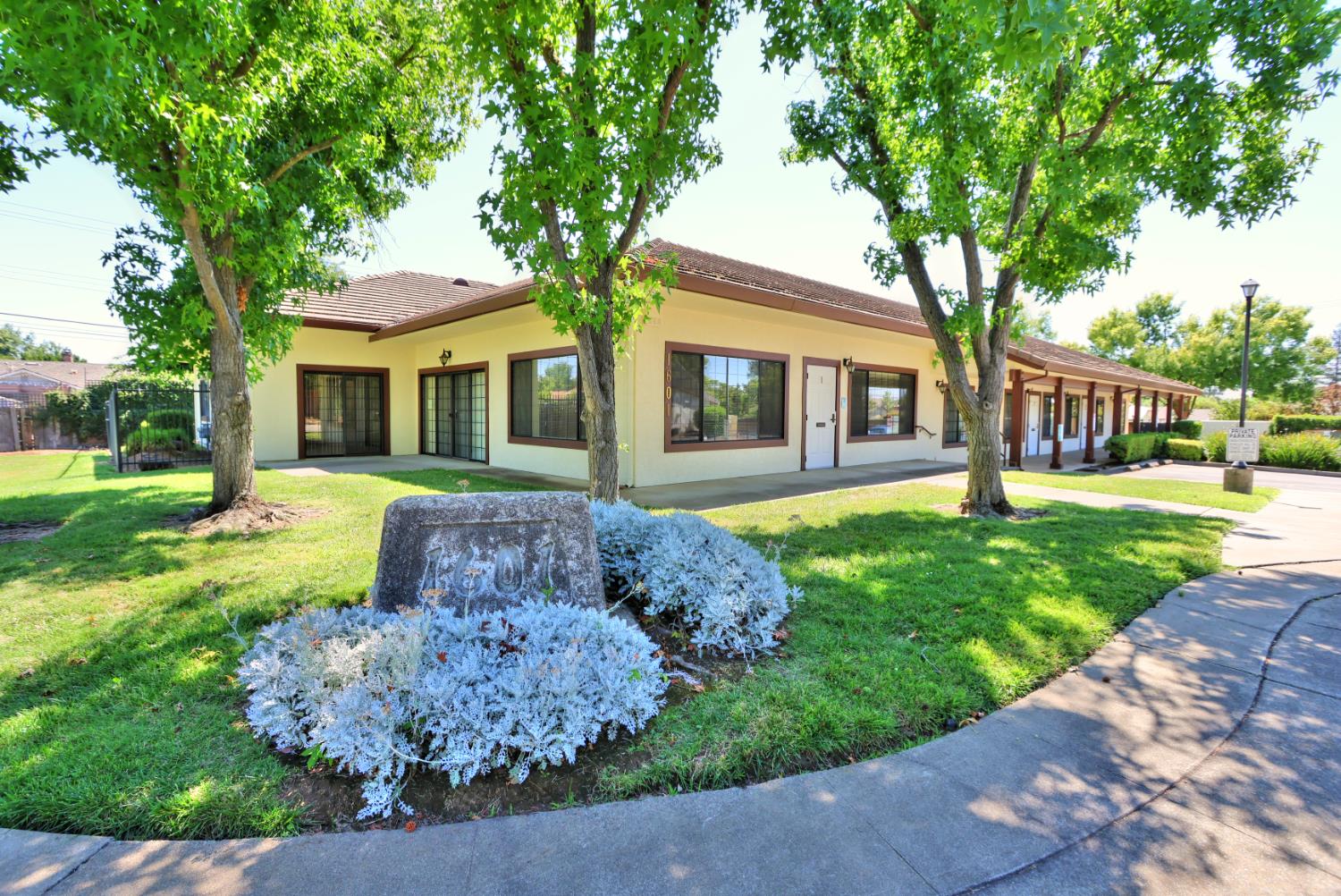 Detail Gallery Image 1 of 51 For 1601 Executive Ct, Sacramento,  CA 95864 - – Beds | – Baths