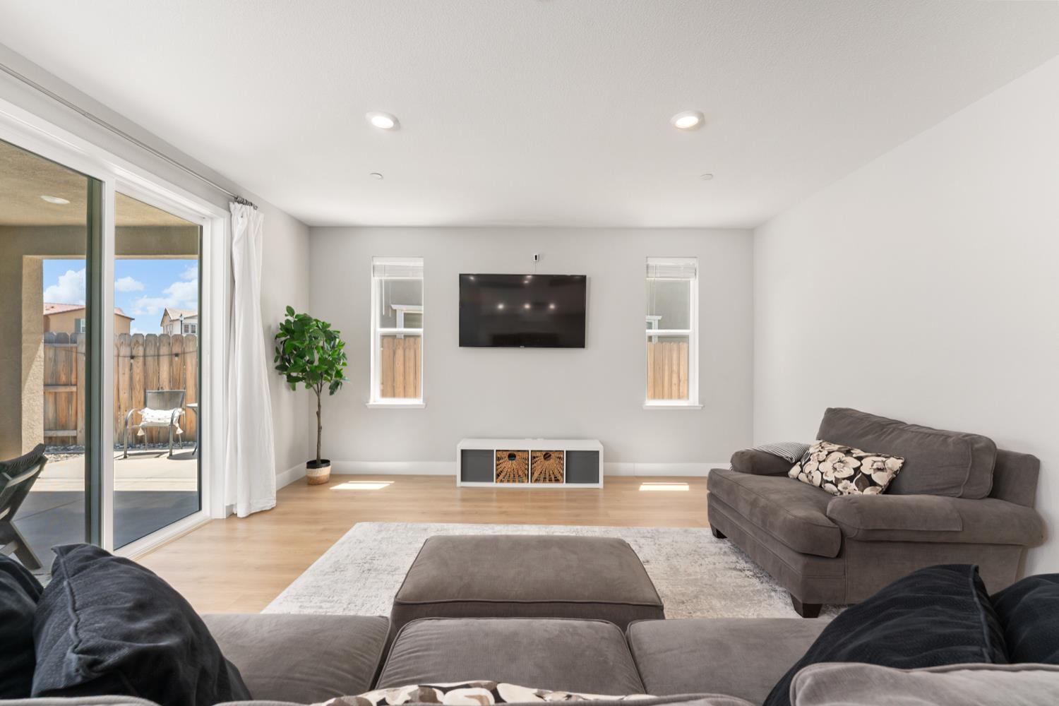 Detail Gallery Image 40 of 83 For 2073 Challenger Way, Roseville,  CA 95747 - 4 Beds | 3/1 Baths