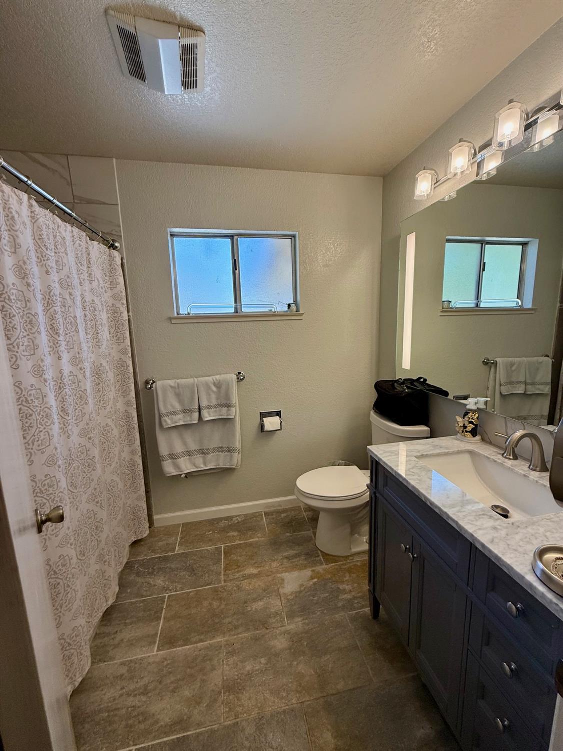 Detail Gallery Image 8 of 13 For 1521 Harvest Dr, Ripon,  CA 95366 - 3 Beds | 2 Baths