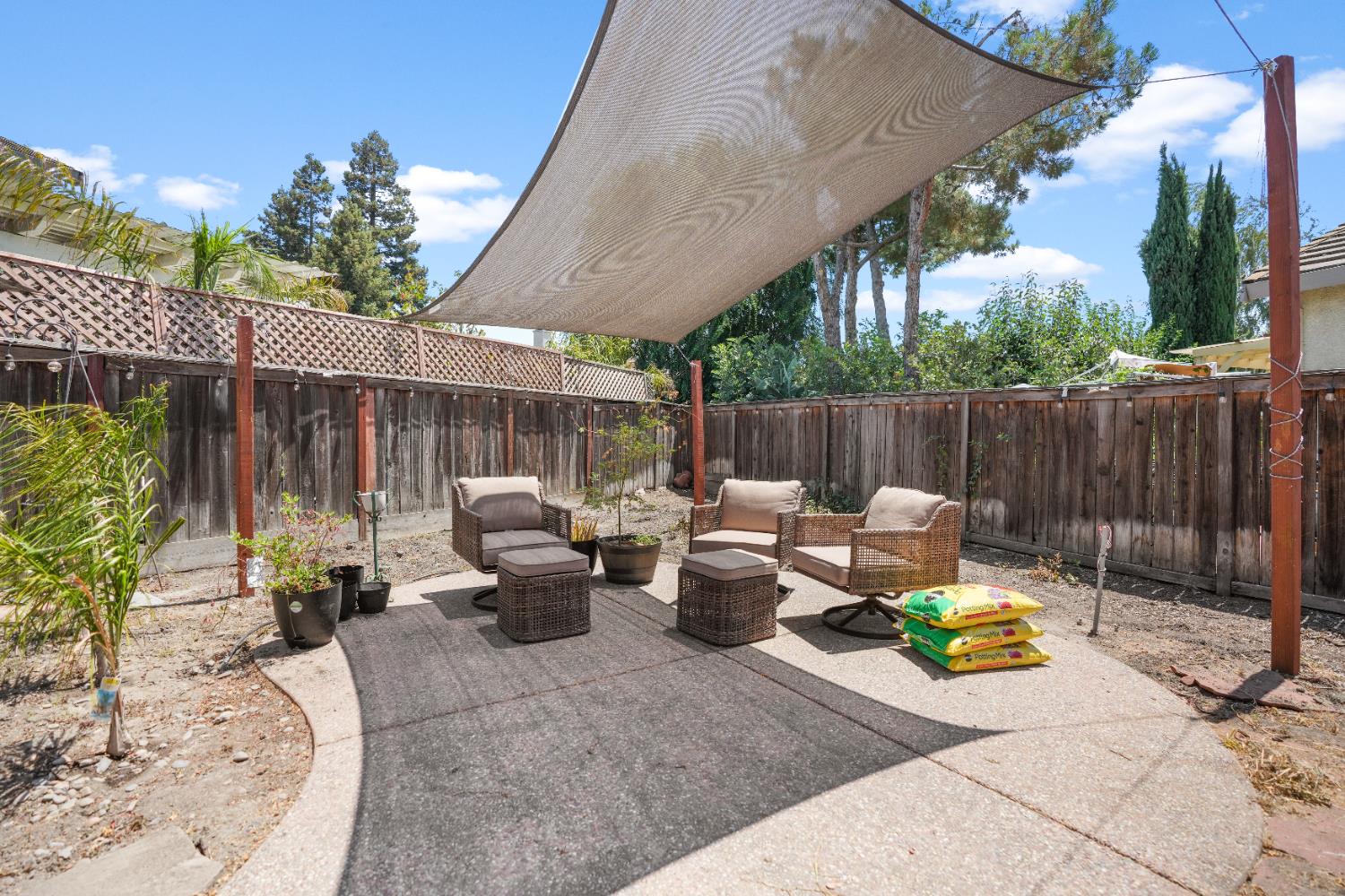 Detail Gallery Image 27 of 33 For 6777 Brook Falls Cir, Stockton,  CA 95219 - 4 Beds | 3 Baths