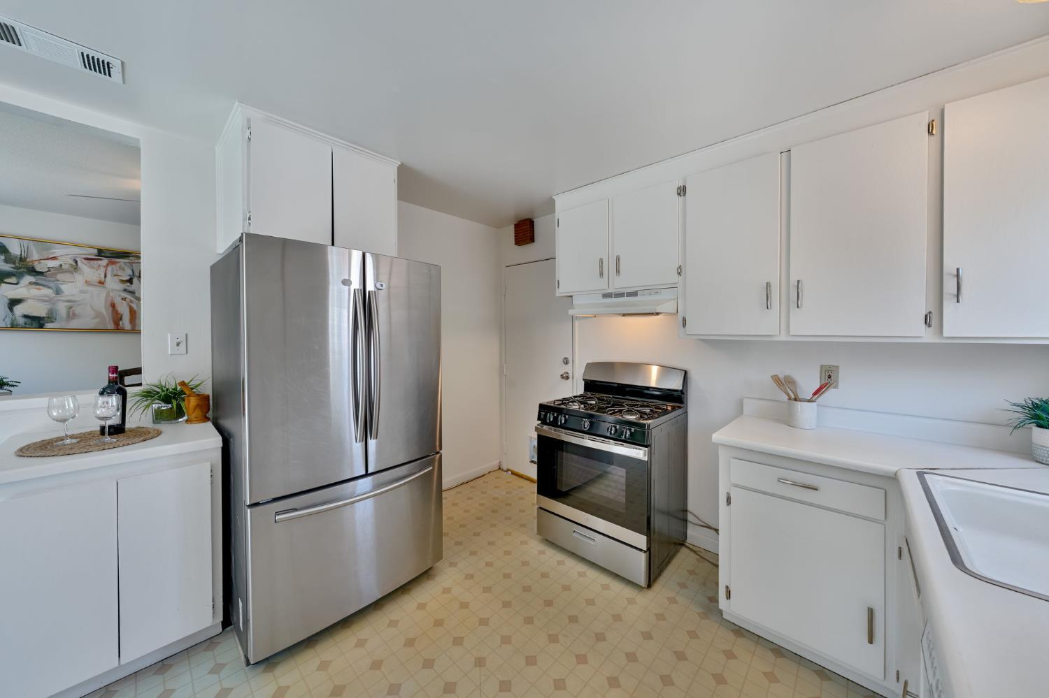 Detail Gallery Image 11 of 32 For 7712 Hyssop Ct, Citrus Heights,  CA 95621 - 3 Beds | 1 Baths