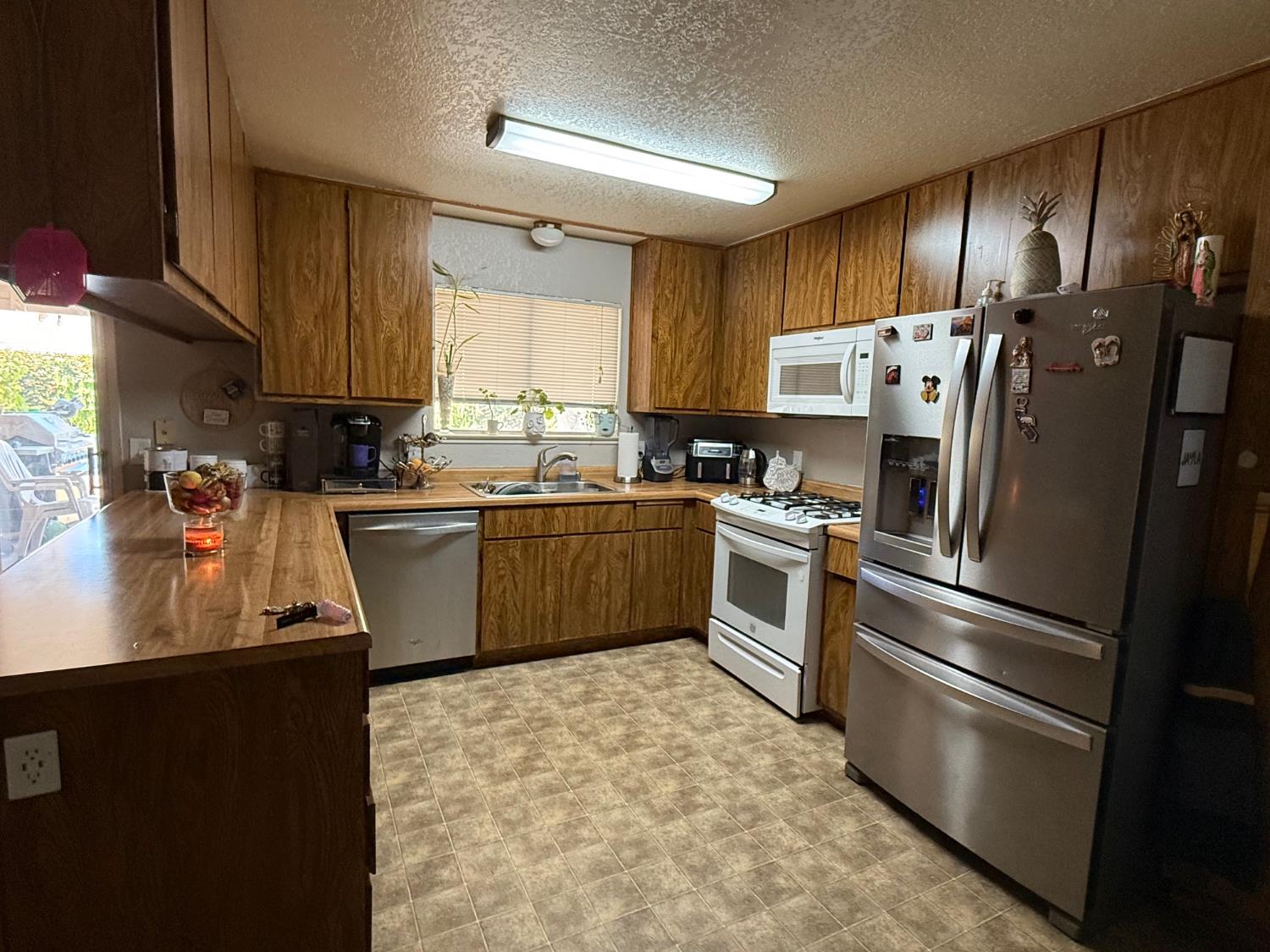 Detail Gallery Image 5 of 13 For 1521 Harvest Dr, Ripon,  CA 95366 - 3 Beds | 2 Baths