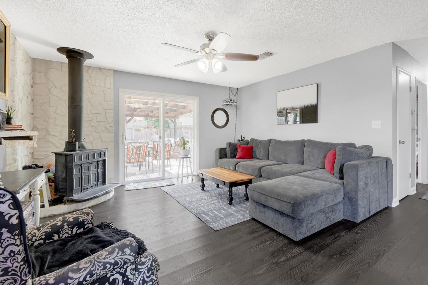 Detail Gallery Image 3 of 19 For 143 W Woodland Ave, Woodland,  CA 95695 - 3 Beds | 1 Baths