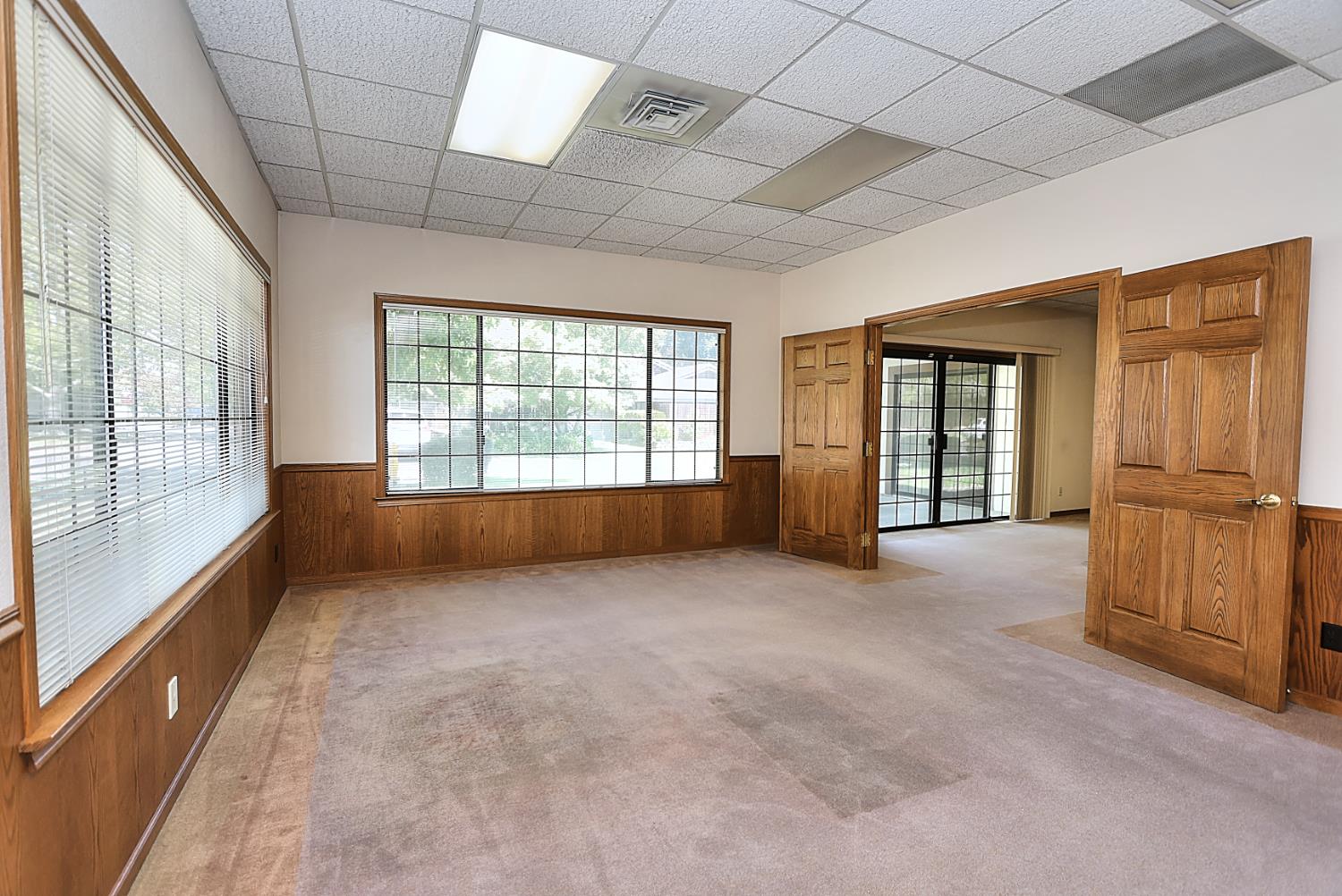 Detail Gallery Image 10 of 51 For 1601 Executive Ct, Sacramento,  CA 95864 - – Beds | – Baths