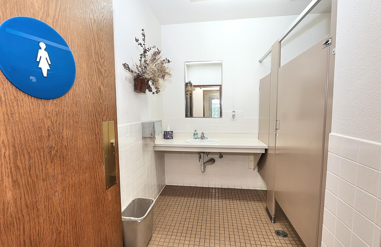 Detail Gallery Image 18 of 51 For 1601 Executive Ct, Sacramento,  CA 95864 - – Beds | – Baths
