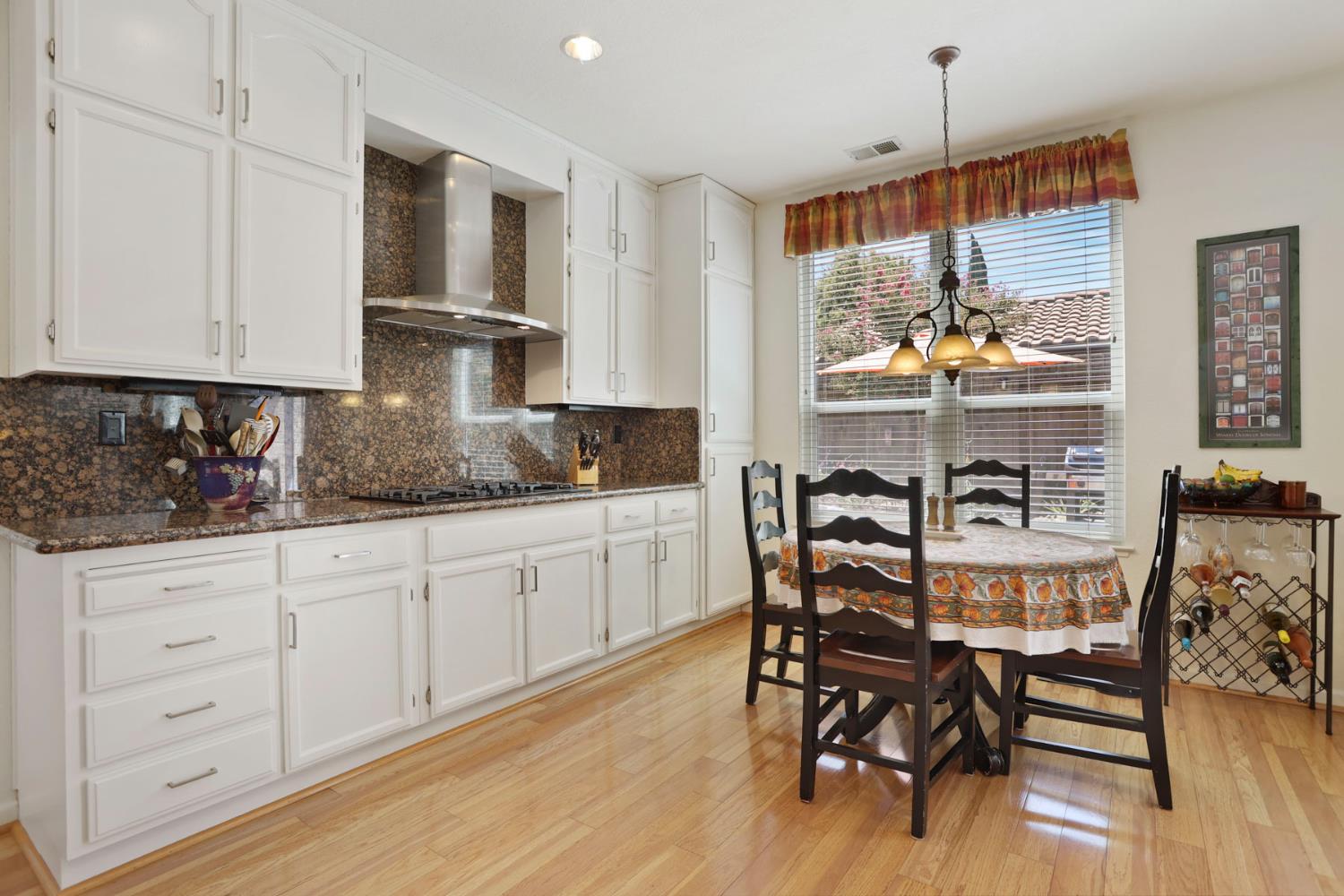 Detail Gallery Image 14 of 45 For 1145 Madera, Tracy,  CA 95377 - 4 Beds | 3 Baths