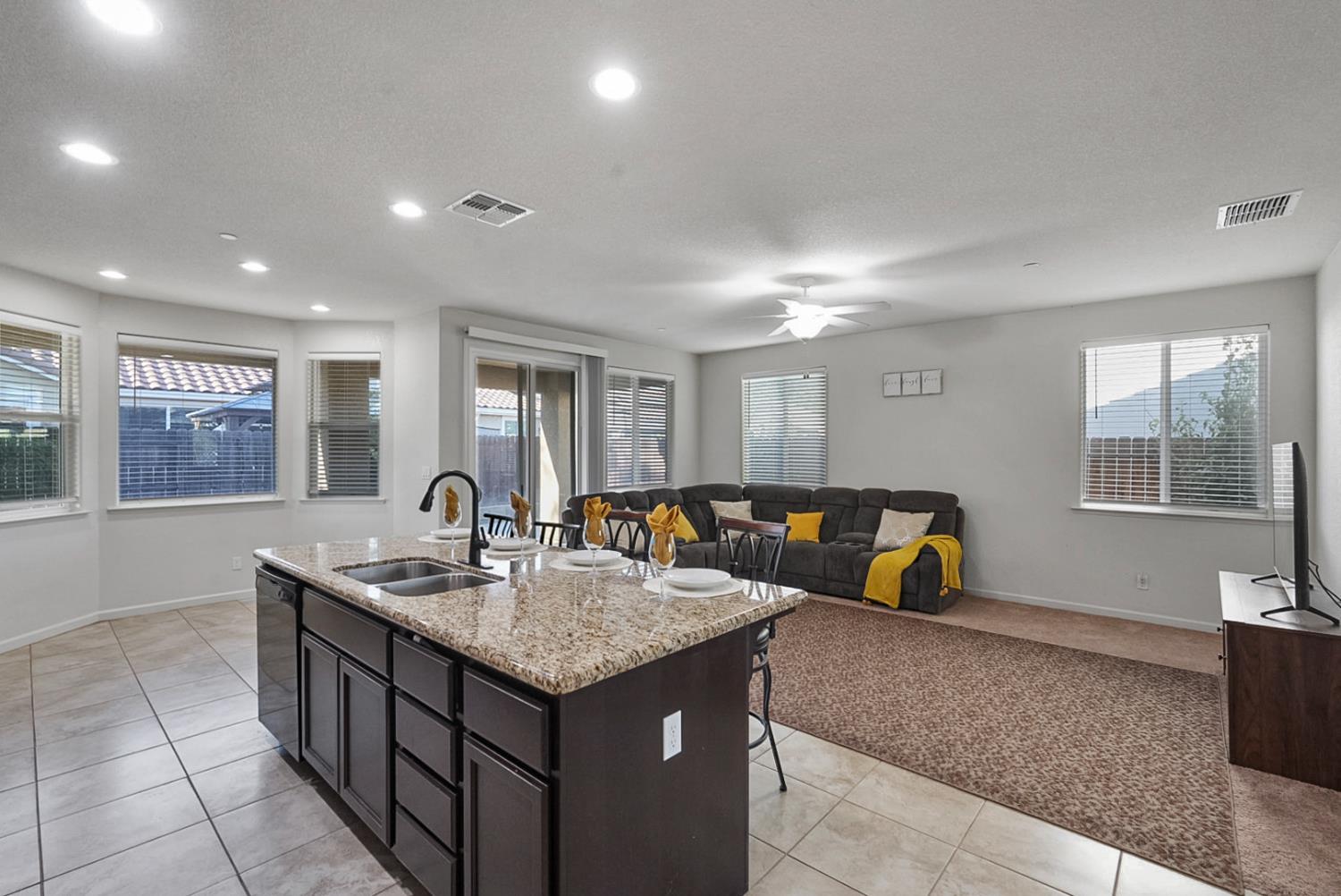 Detail Gallery Image 7 of 41 For 1444 San Pedro St, Los Banos,  CA 93635 - 4 Beds | 2 Baths