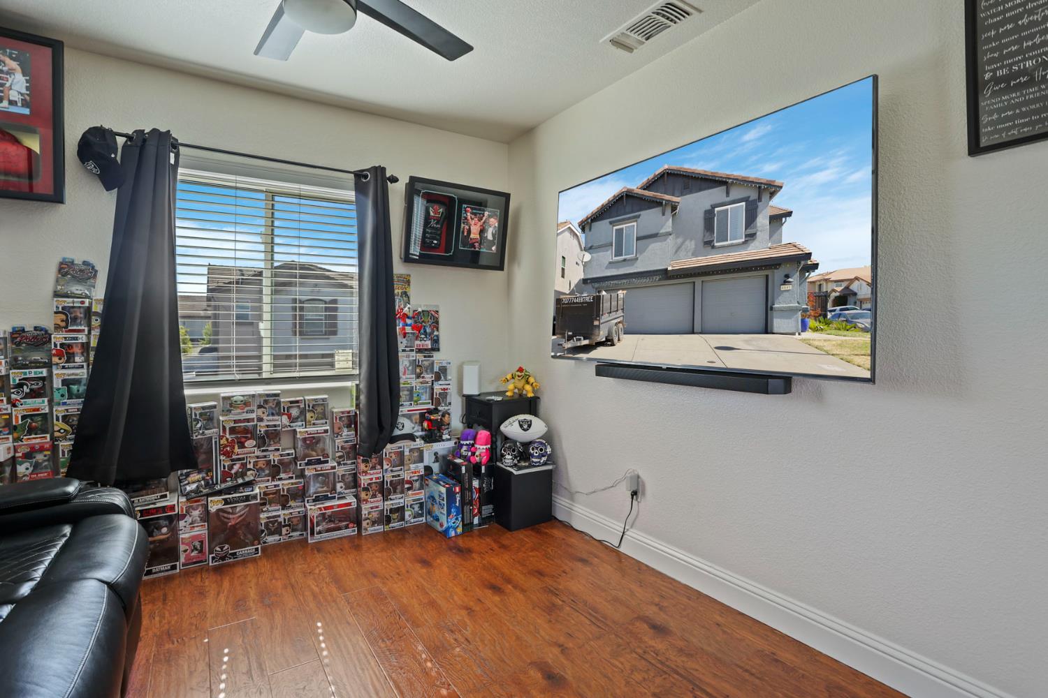 Detail Gallery Image 16 of 41 For 8841 Billfish Way, Sacramento,  CA 95828 - 5 Beds | 2/1 Baths