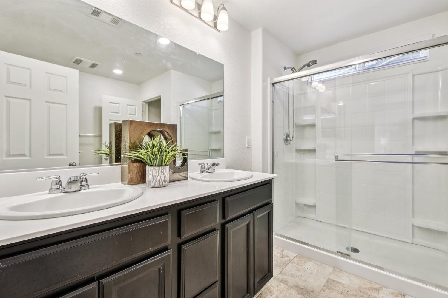 Detail Gallery Image 13 of 25 For 8205 Kramer Ranch Ln, Elk Grove,  CA 95758 - 3 Beds | 2/1 Baths