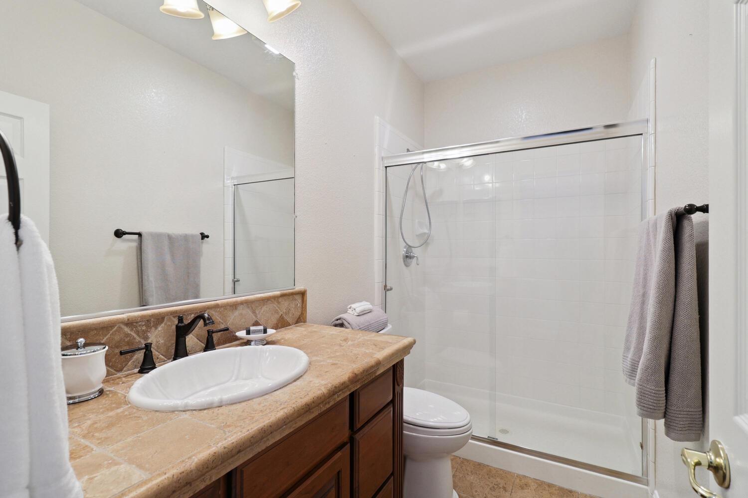 Detail Gallery Image 43 of 92 For 9896 Silvergate Ln, Elk Grove,  CA 95624 - 5 Beds | 3 Baths