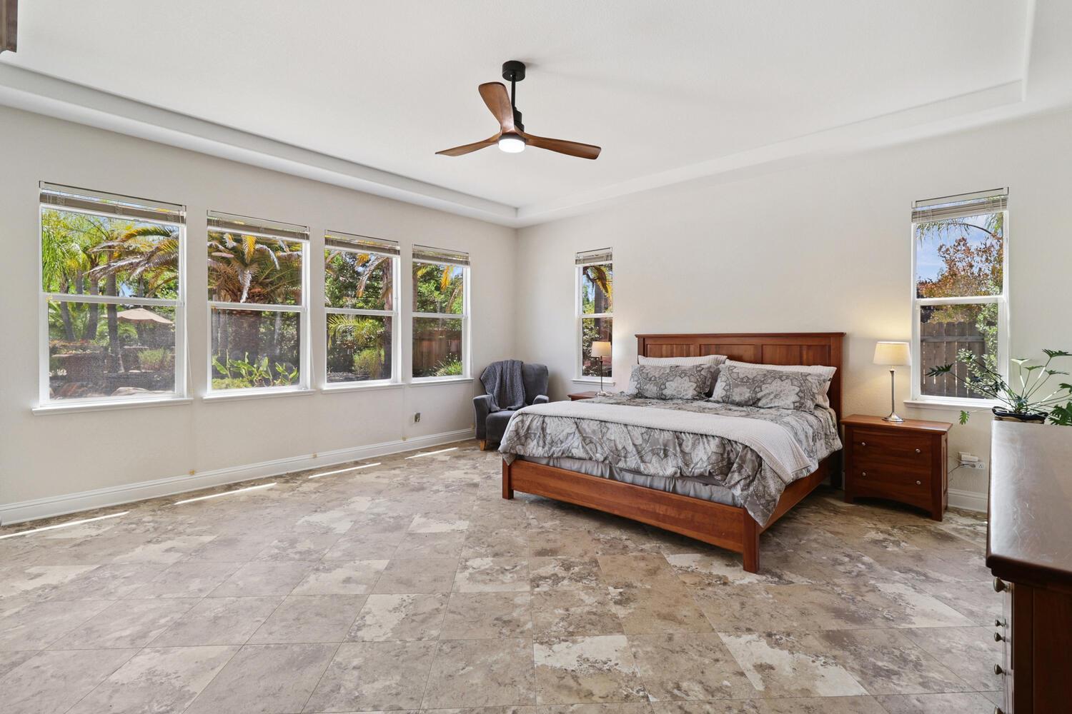 Detail Gallery Image 30 of 92 For 9896 Silvergate Ln, Elk Grove,  CA 95624 - 5 Beds | 3 Baths