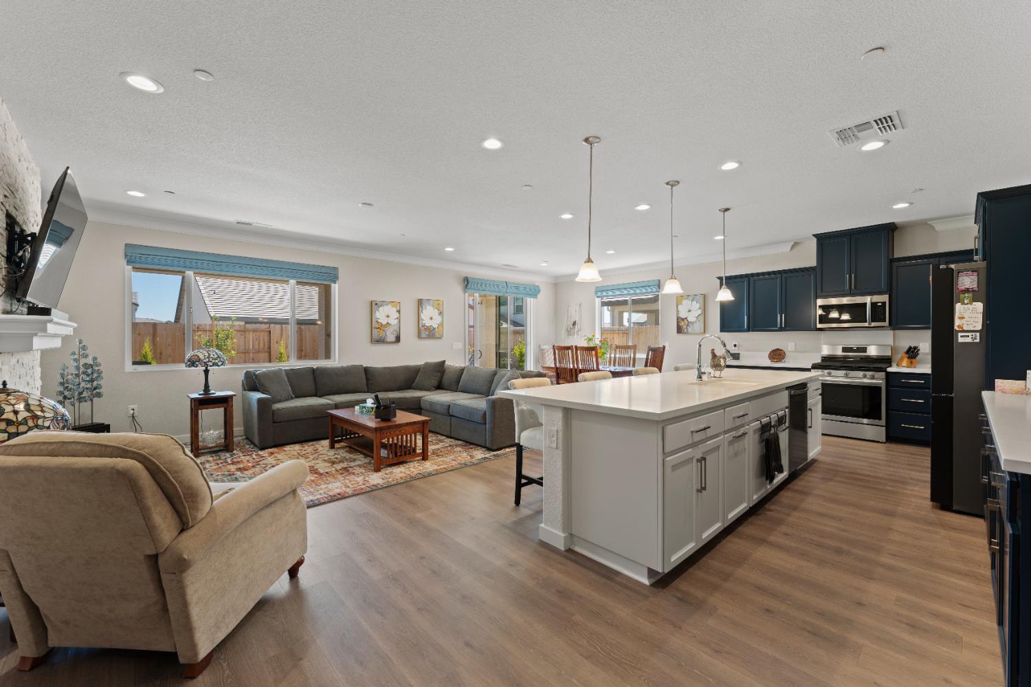 Detail Gallery Image 5 of 37 For 4363 Borderlands Dr, Rancho Cordova,  CA 95742 - 3 Beds | 3 Baths