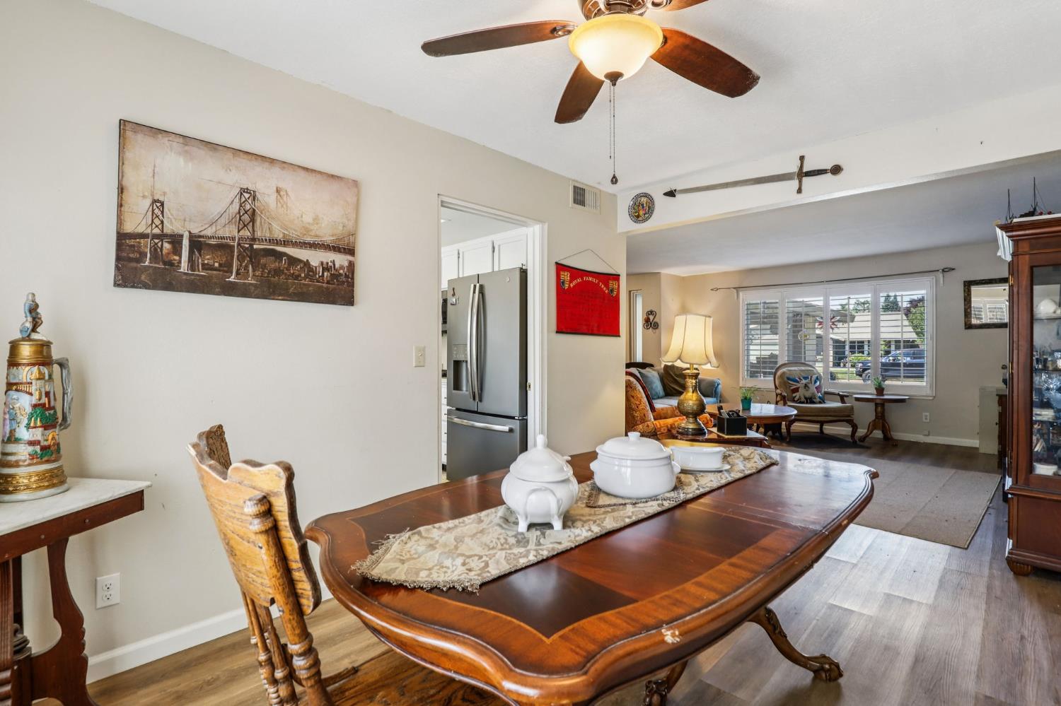 Detail Gallery Image 15 of 55 For 8058 Mesa Oak Way, Citrus Heights,  CA 95610 - 5 Beds | 3 Baths