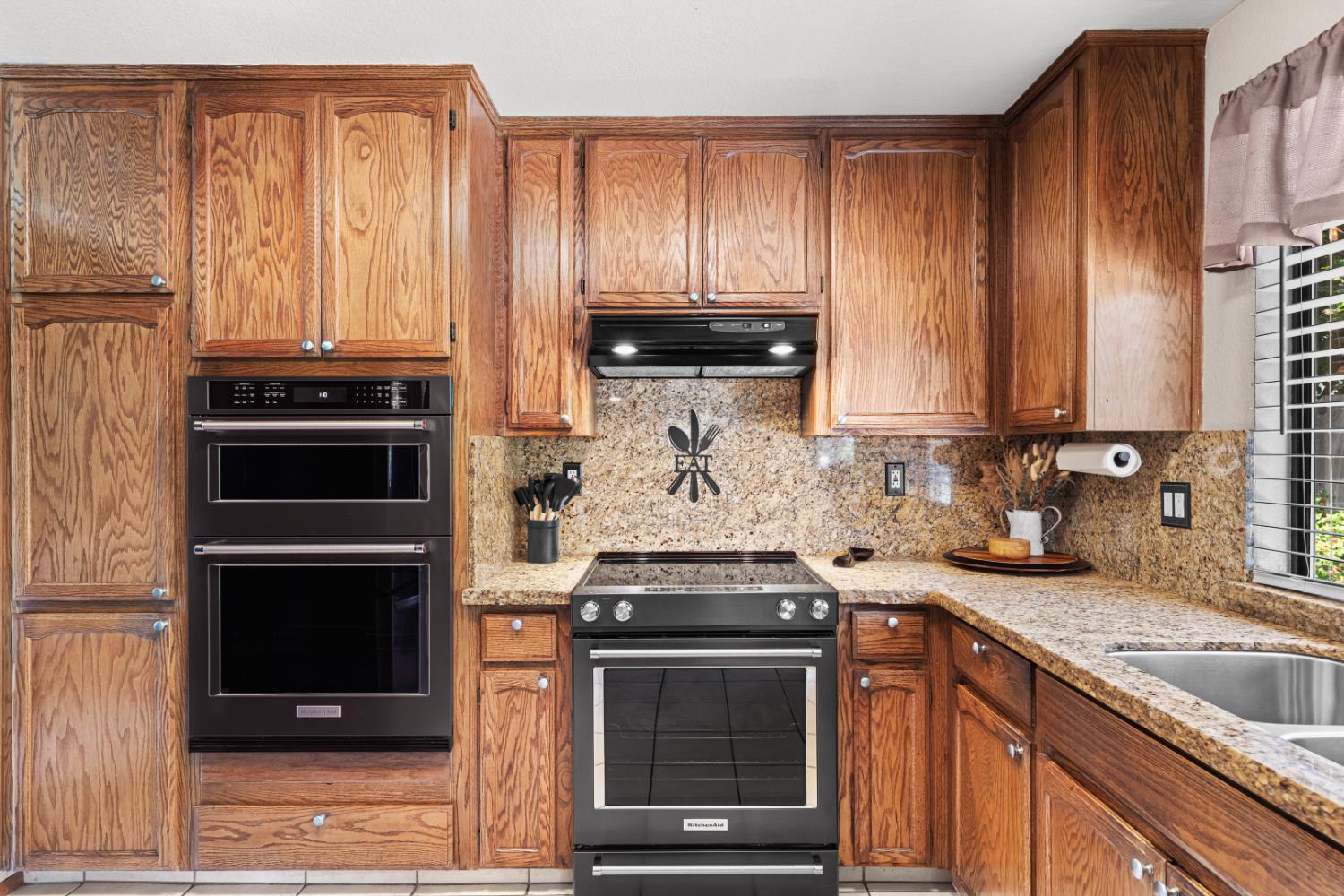 Detail Gallery Image 9 of 39 For 1551 Arnell Pl, Manteca,  CA 95337 - 3 Beds | 2/1 Baths