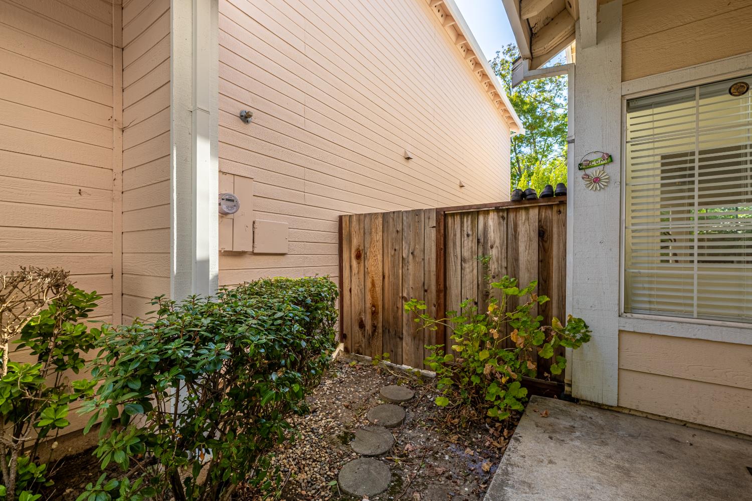 Detail Gallery Image 4 of 37 For 39965 Potrero Dr, Newark,  CA 94560 - 4 Beds | 3 Baths
