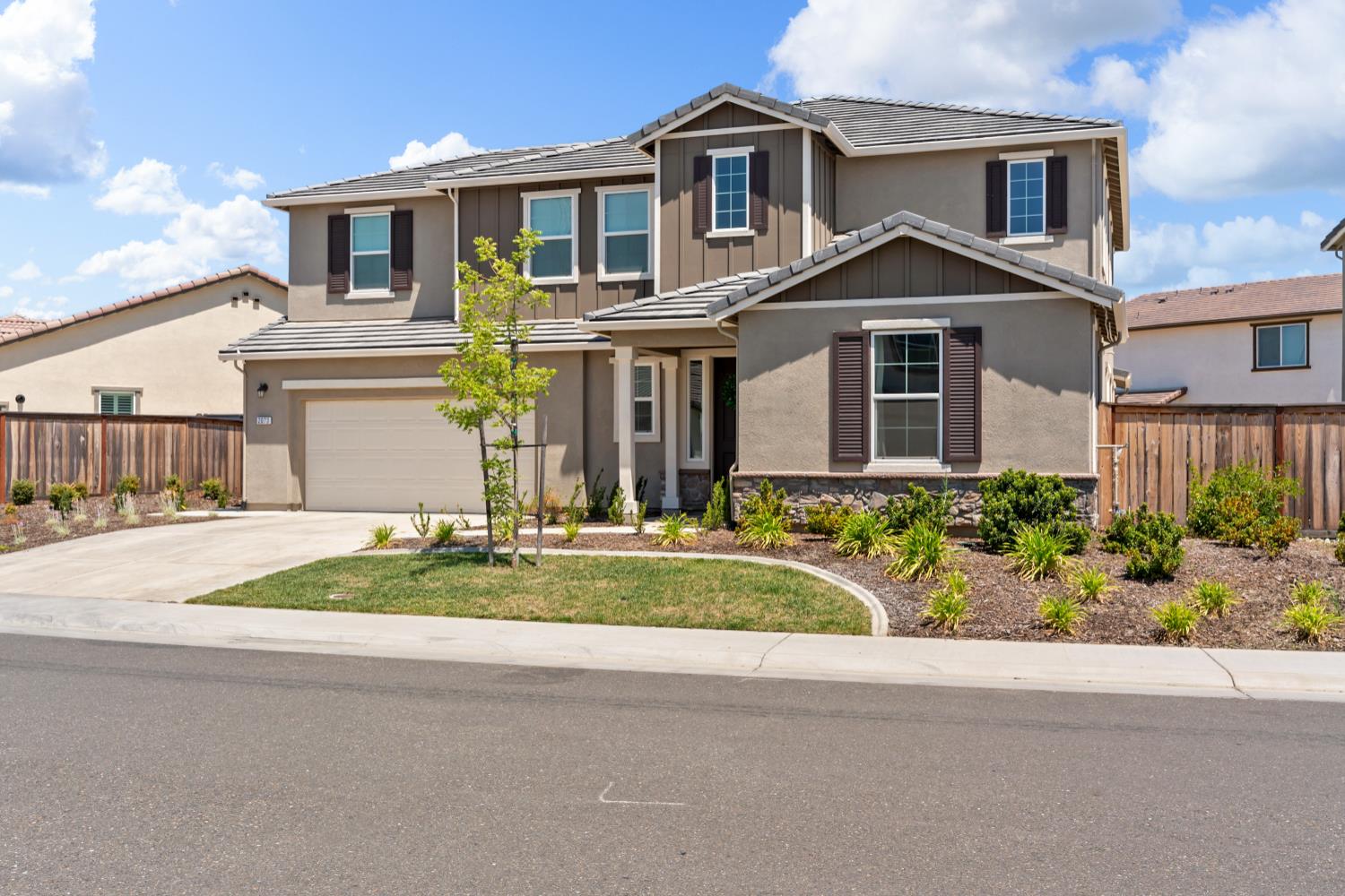 Detail Gallery Image 1 of 83 For 2073 Challenger Way, Roseville,  CA 95747 - 4 Beds | 3/1 Baths