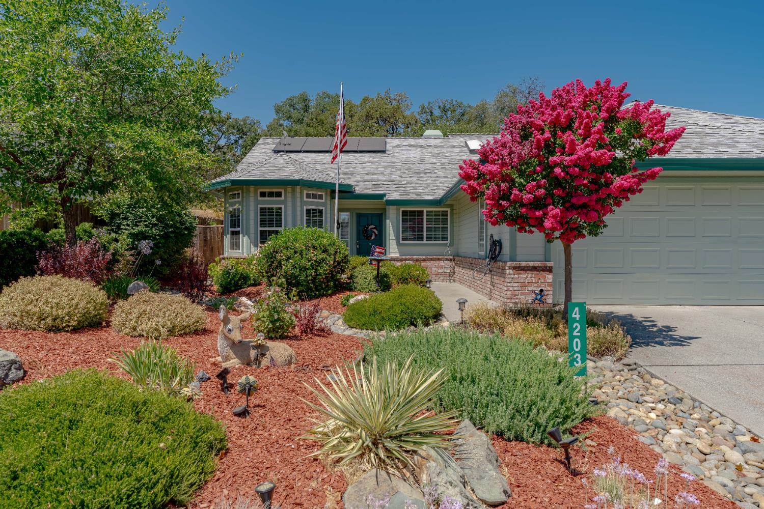 Detail Gallery Image 3 of 51 For 4203 Richardson Dr, Auburn,  CA 95602 - 3 Beds | 2 Baths