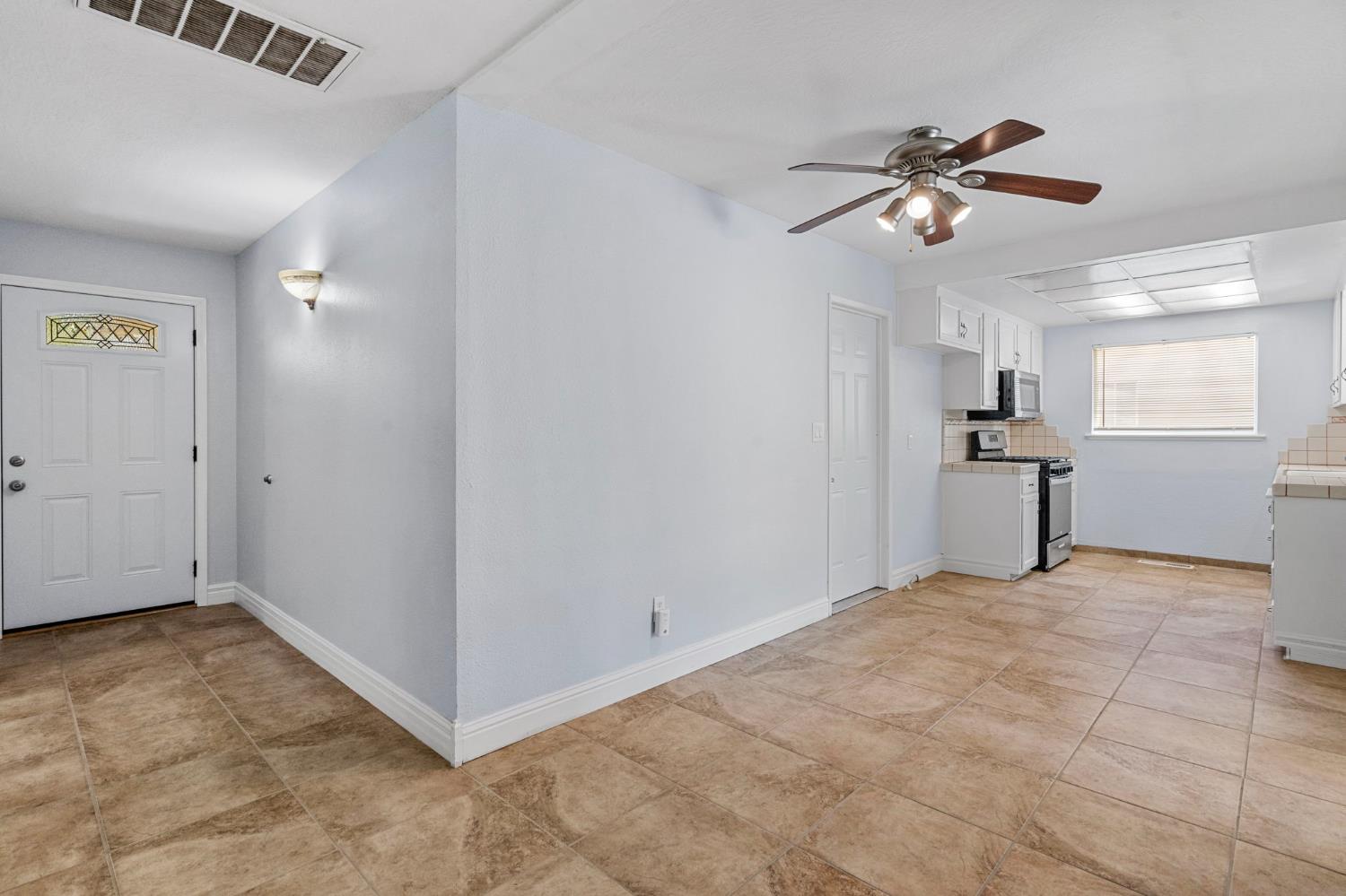 Detail Gallery Image 14 of 40 For 2040 Edgebrook Dr, Modesto,  CA 95354 - 3 Beds | 2 Baths