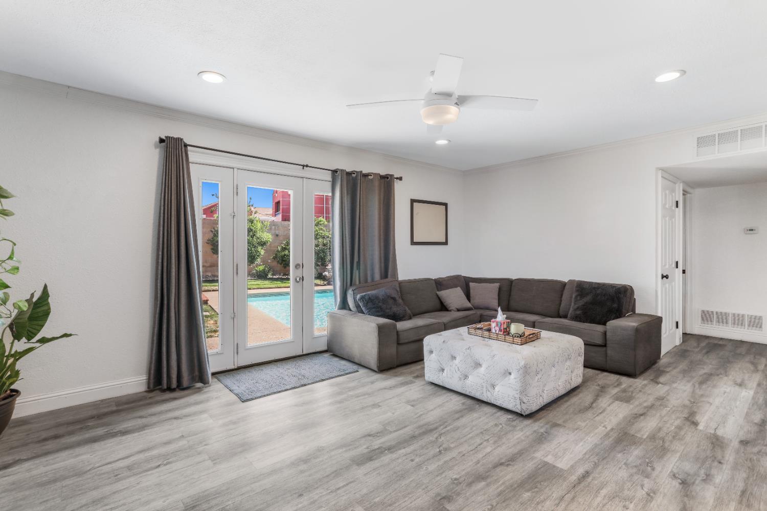 Detail Gallery Image 12 of 37 For 318 Portola Way, Tracy,  CA 95376 - 3 Beds | 2 Baths