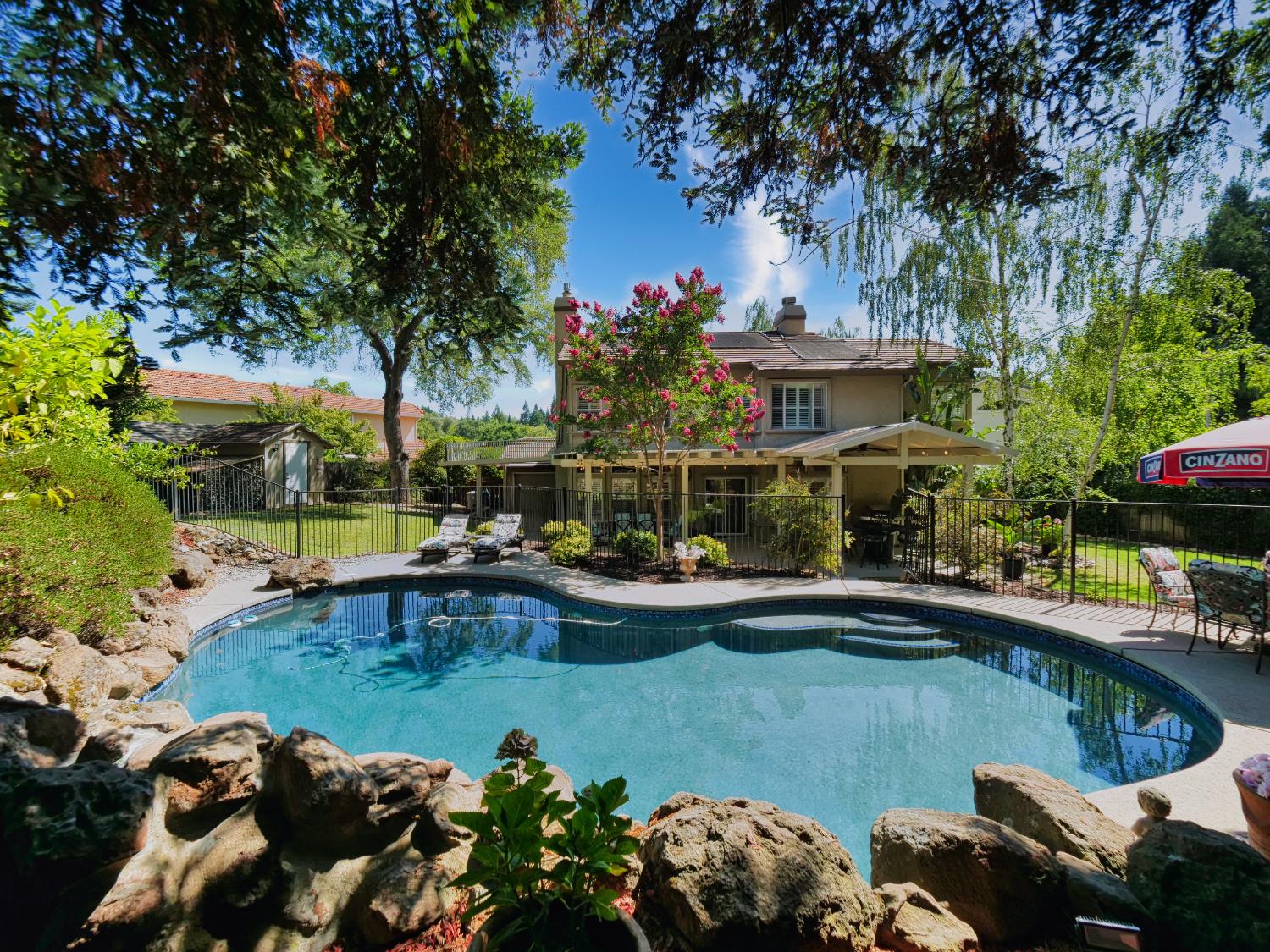 Detail Gallery Image 9 of 98 For 104 Luttrel Ct, Folsom,  CA 95630 - 5 Beds | 3 Baths