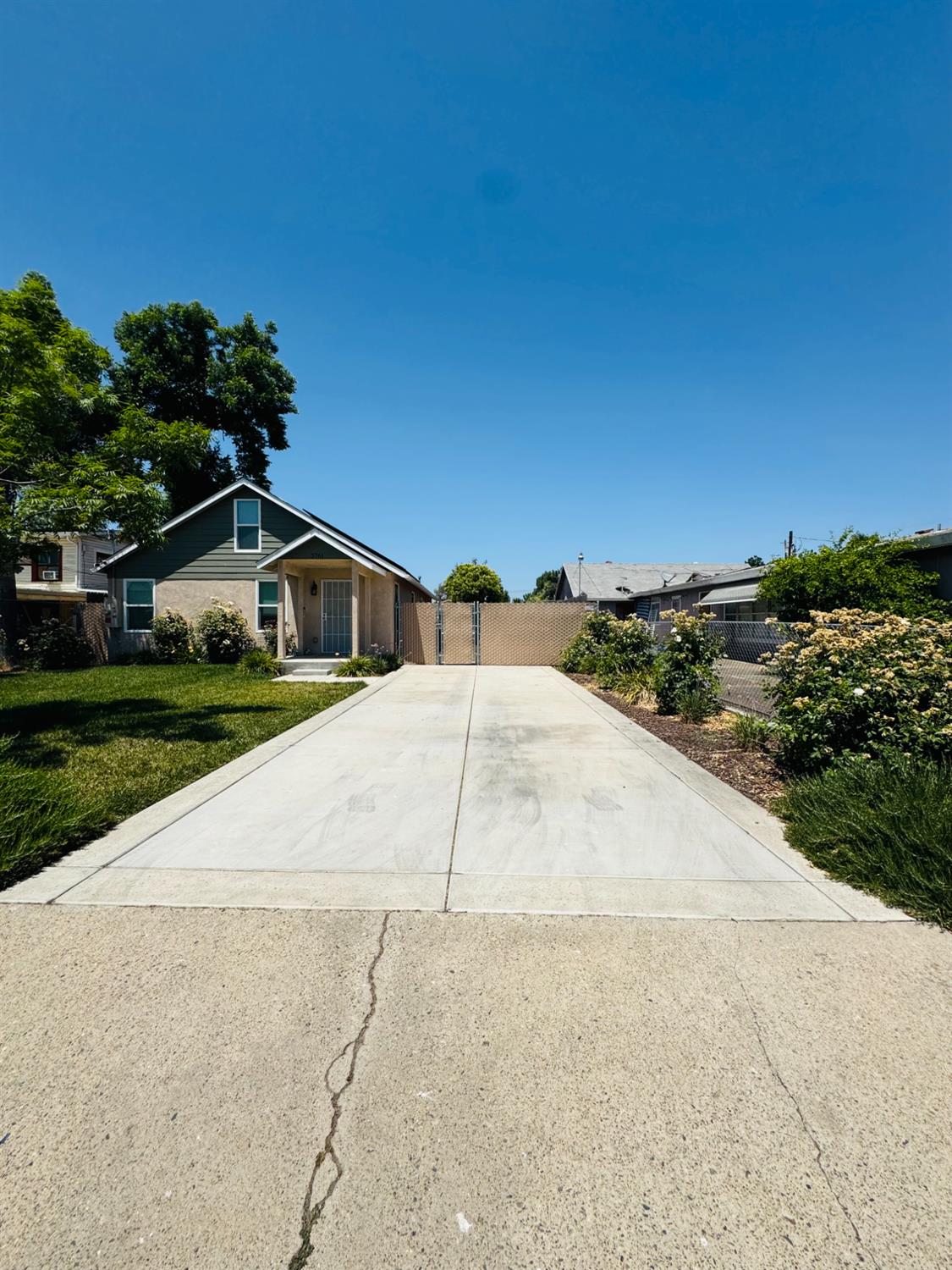 Detail Gallery Image 4 of 43 For 3761 Arizona Ave, Riverbank,  CA 95367 - 3 Beds | 2 Baths