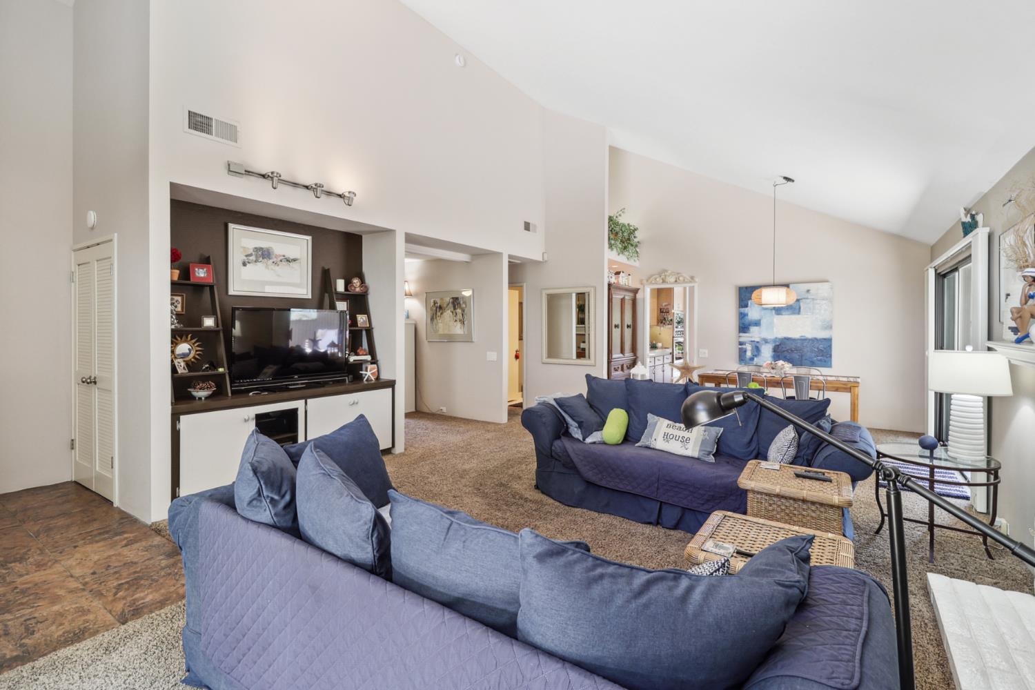 Detail Gallery Image 7 of 99 For 1911 Discovery Village Ln, Gold River,  CA 95670 - 2 Beds | 2 Baths