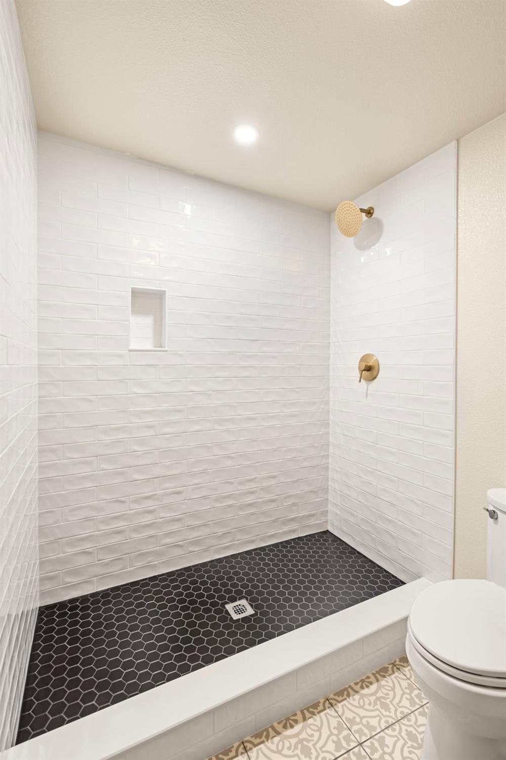Detail Gallery Image 13 of 23 For 3889 32nd, Sacramento,  CA 95824 - 3 Beds | 2 Baths