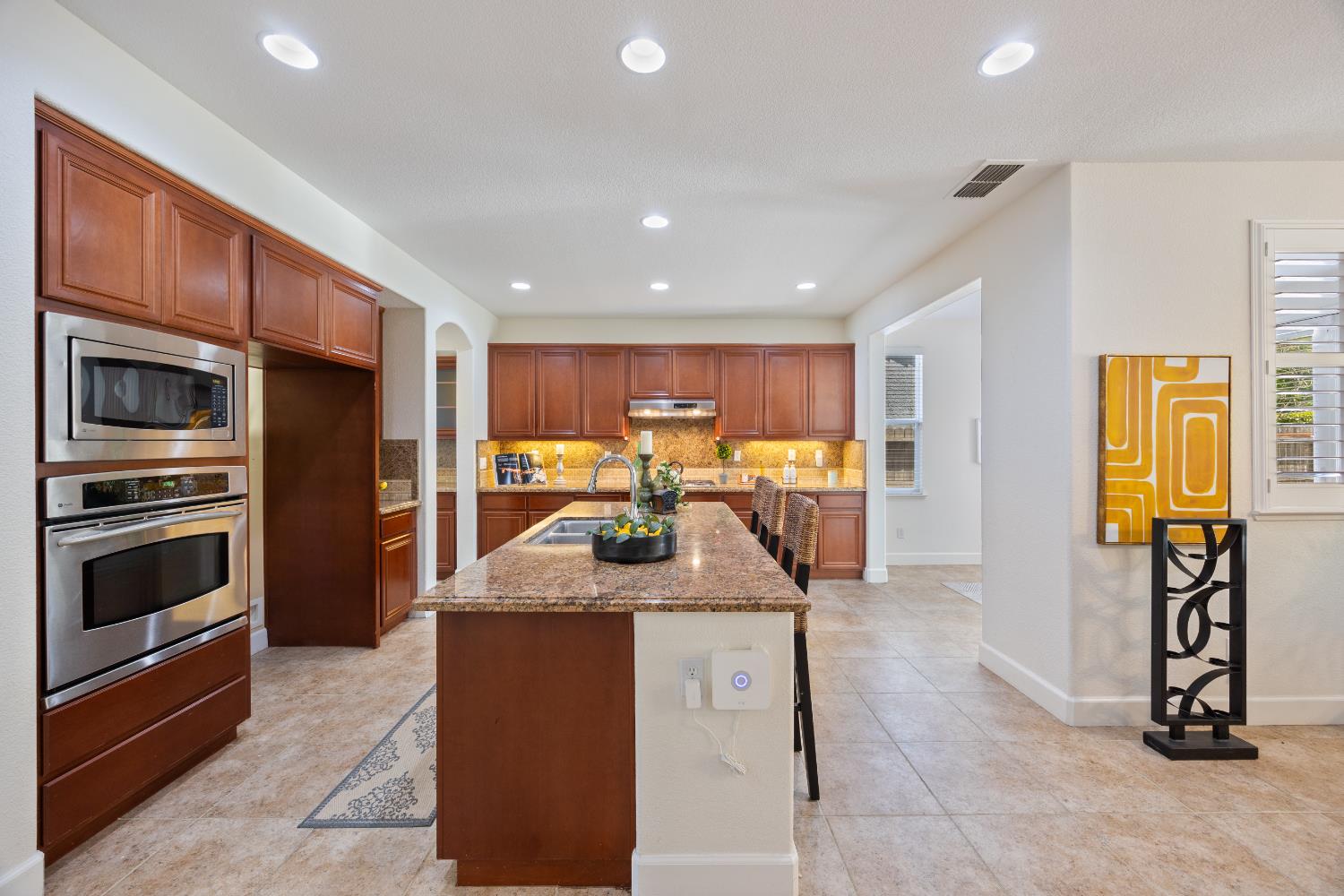 Detail Gallery Image 17 of 78 For 6904 Rio Tejo Way, Elk Grove,  CA 95757 - 5 Beds | 3 Baths