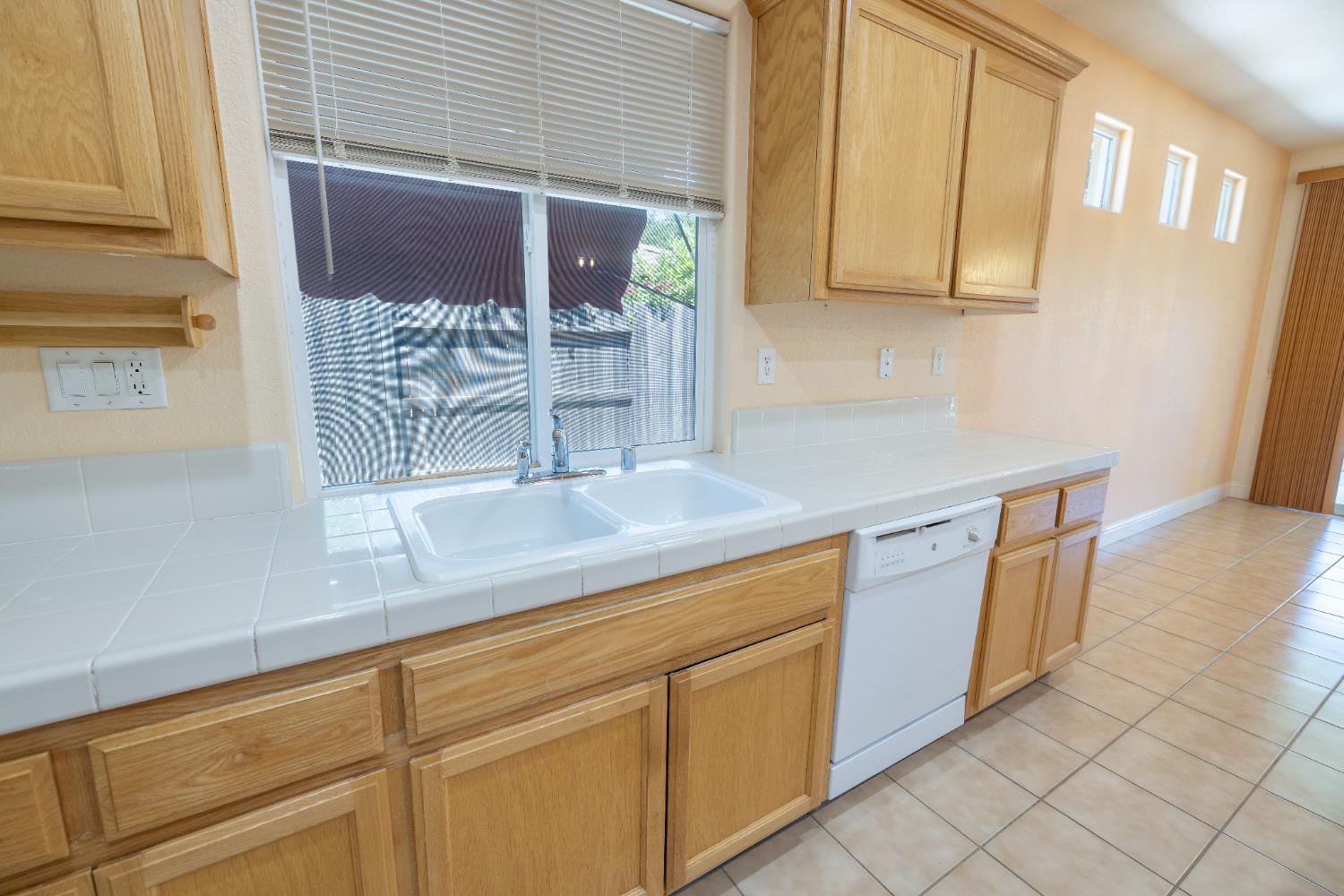 Detail Gallery Image 17 of 66 For 12241 Conservancy Way, Rancho Cordova,  CA 95742 - 3 Beds | 2 Baths