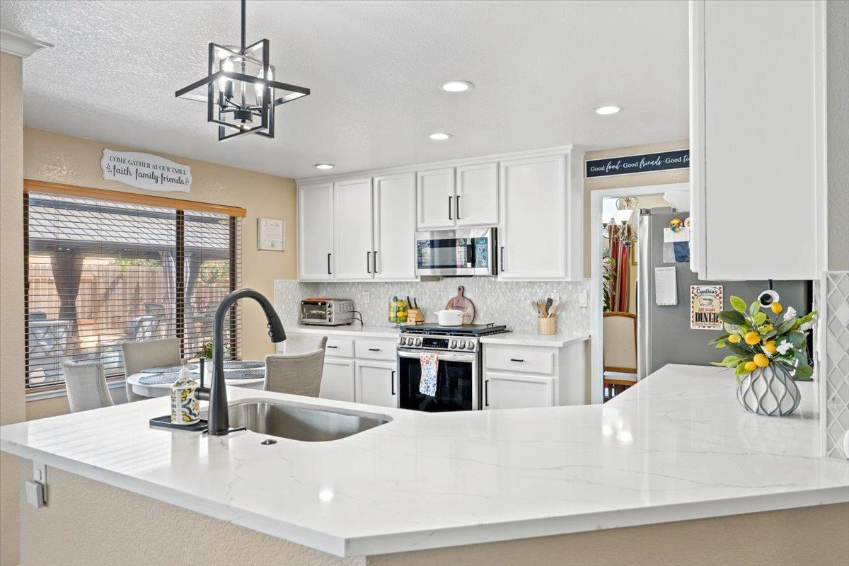 Detail Gallery Image 14 of 41 For 9128 Miners Creek Ct, Elk Grove,  CA 95758 - 4 Beds | 2/1 Baths