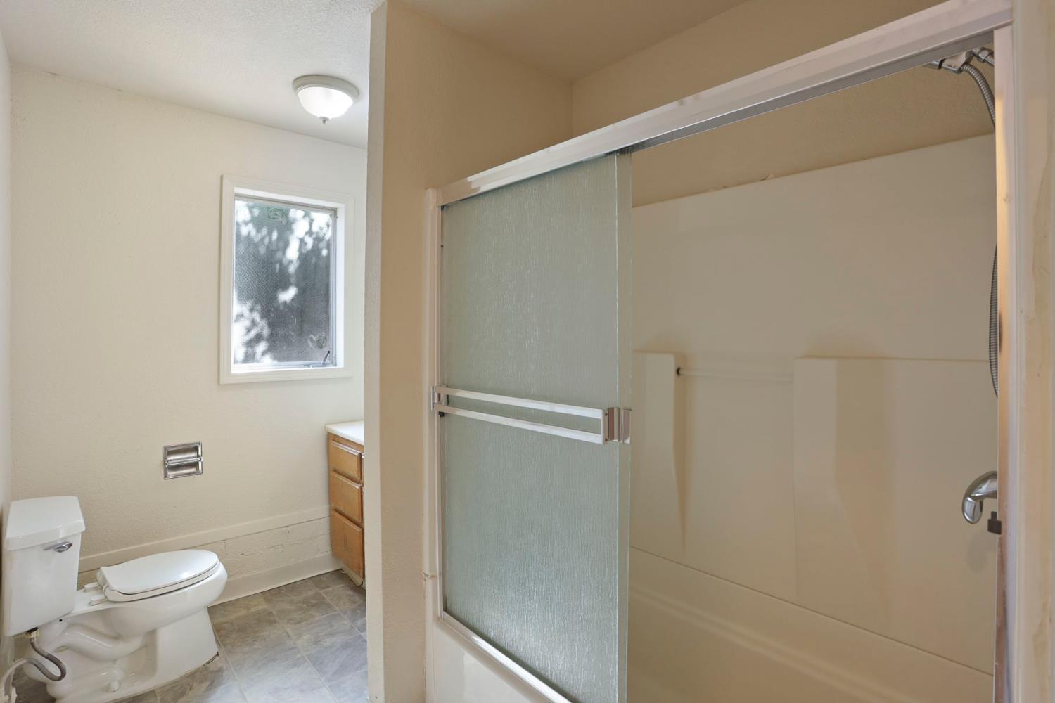 Detail Gallery Image 37 of 60 For 503 E Essex St, Stockton,  CA 95204 - 4 Beds | 2 Baths