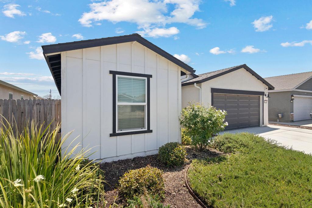 Detail Gallery Image 2 of 37 For 12084 Royal Ct, Waterford,  CA 95386 - 4 Beds | 2 Baths