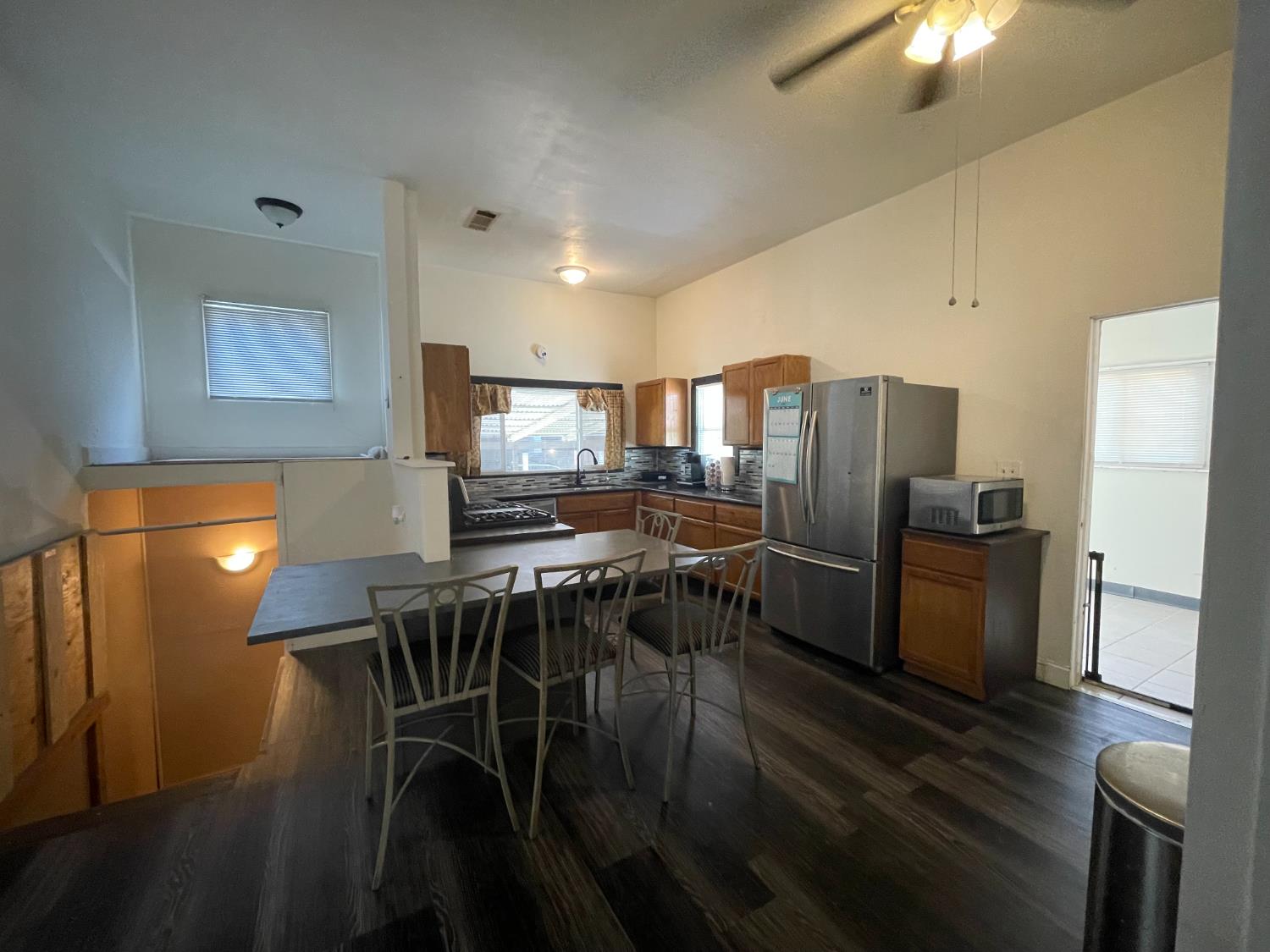 Detail Gallery Image 7 of 13 For 122 W Acacia, Stockton,  CA 95202 - 3 Beds | 1/1 Baths