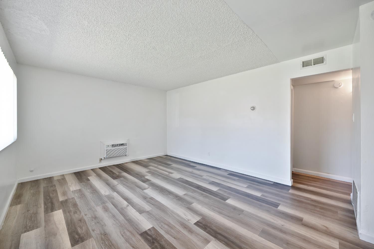 Detail Gallery Image 7 of 18 For 2400 Cava Ct, Sacramento,  CA 95825 - – Beds | – Baths