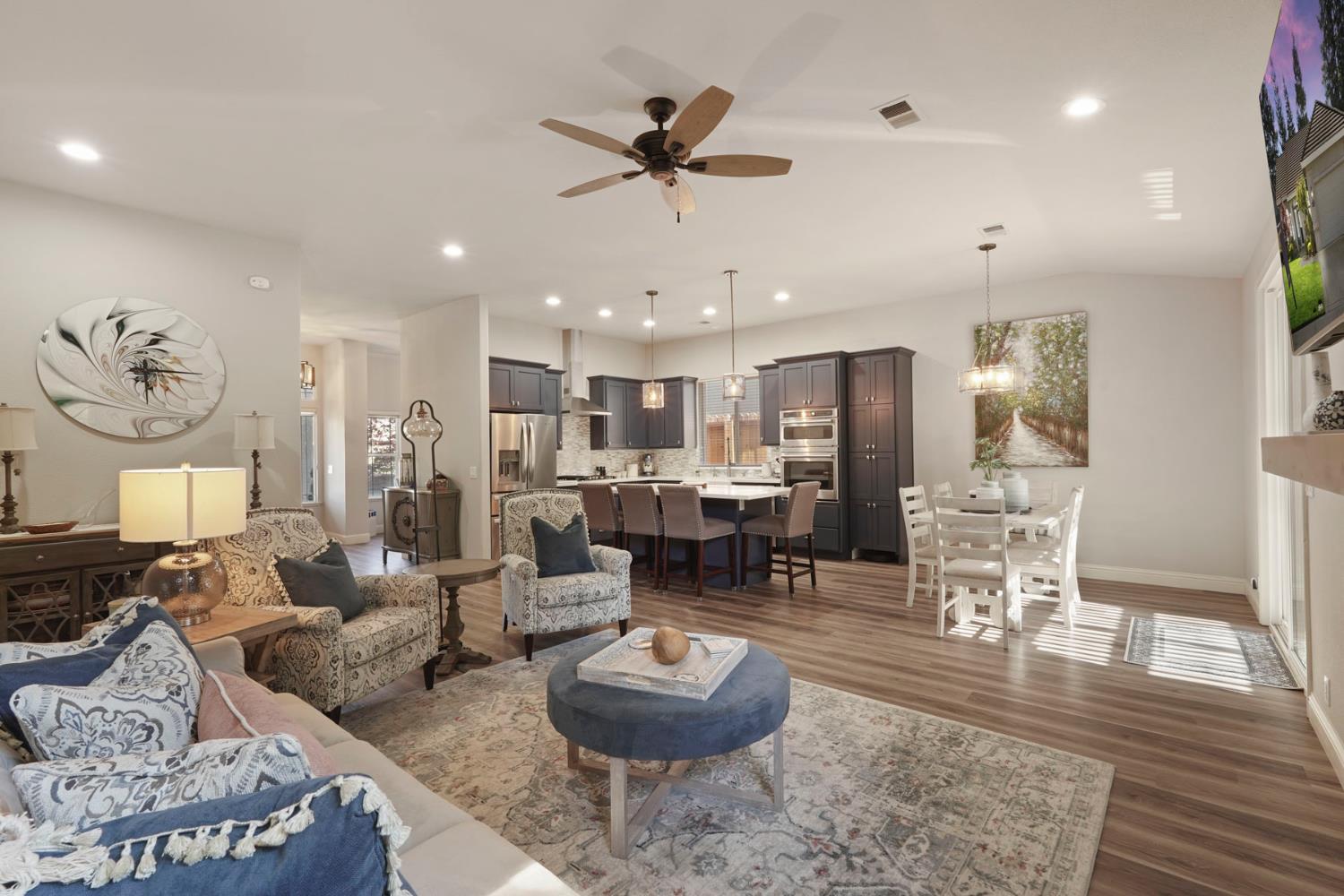 Detail Gallery Image 10 of 43 For 1114 Waterford Way, Lodi,  CA 95242 - 3 Beds | 2 Baths