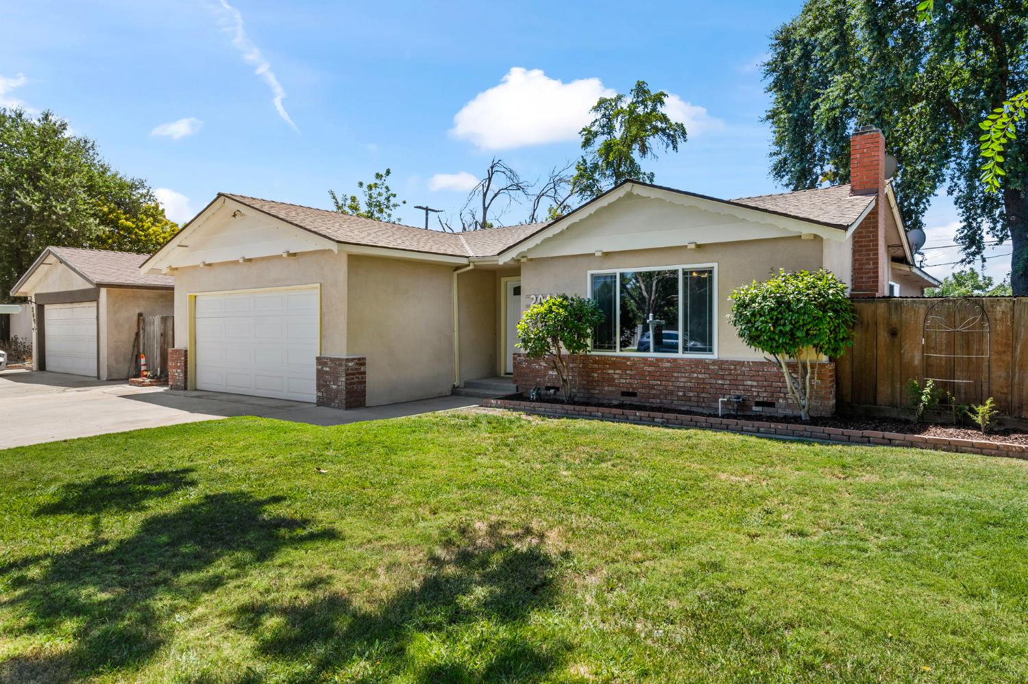 Detail Gallery Image 5 of 40 For 2040 Edgebrook Dr, Modesto,  CA 95354 - 3 Beds | 2 Baths