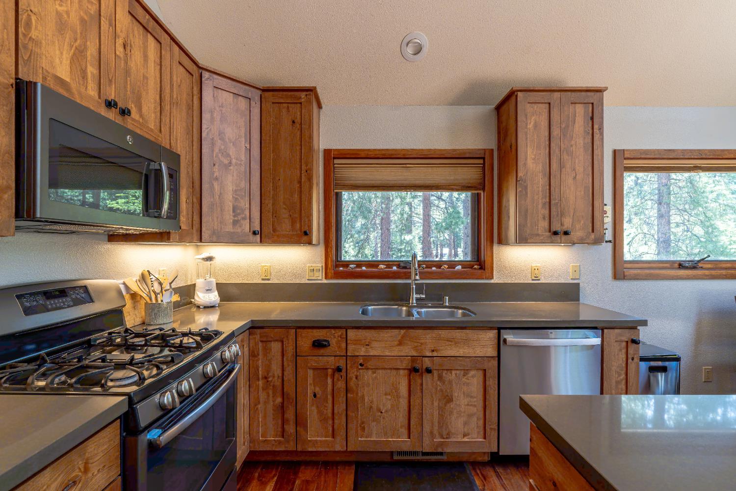 Detail Gallery Image 24 of 47 For 10854 Royal Crest Dr, Truckee,  CA 96161 - 2 Beds | 1/1 Baths