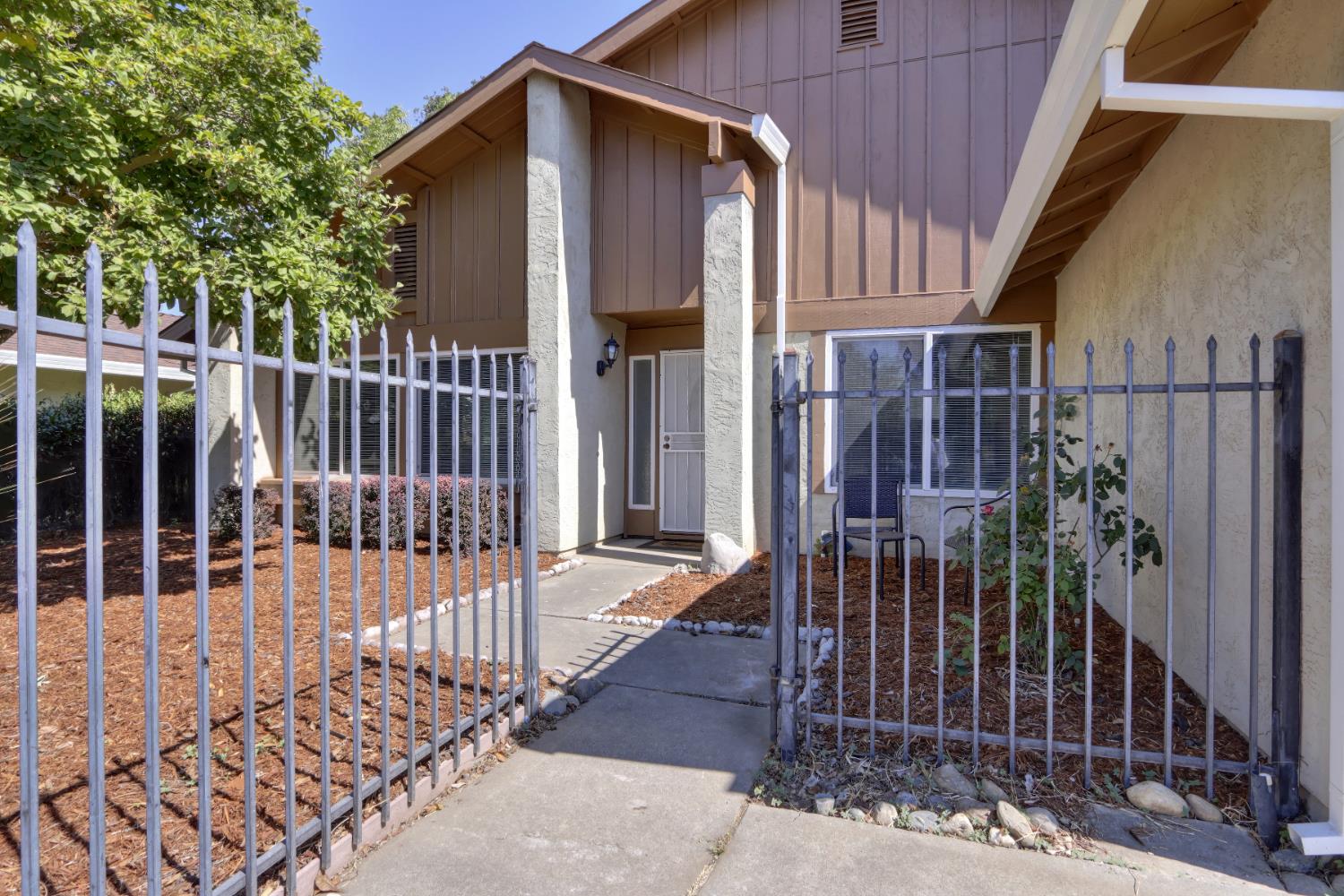 Detail Gallery Image 3 of 48 For 9013 Meadowsweet Way, Elk Grove,  CA 95624 - 4 Beds | 2 Baths