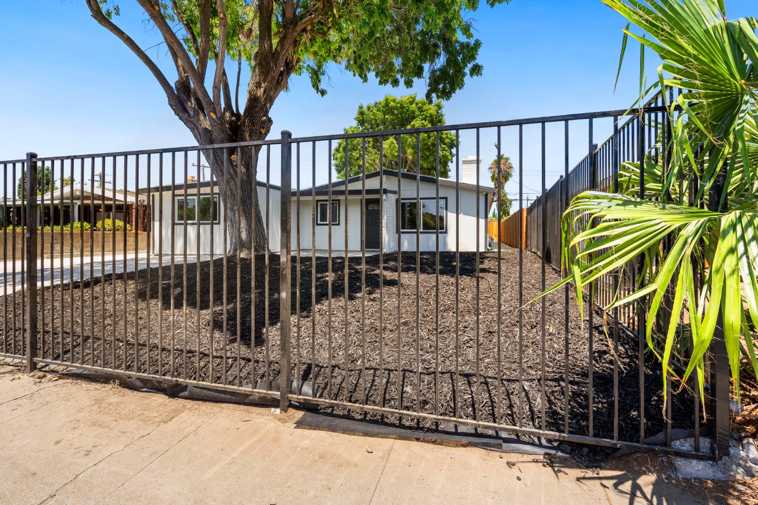 Detail Gallery Image 6 of 23 For 3889 32nd, Sacramento,  CA 95824 - 3 Beds | 2 Baths