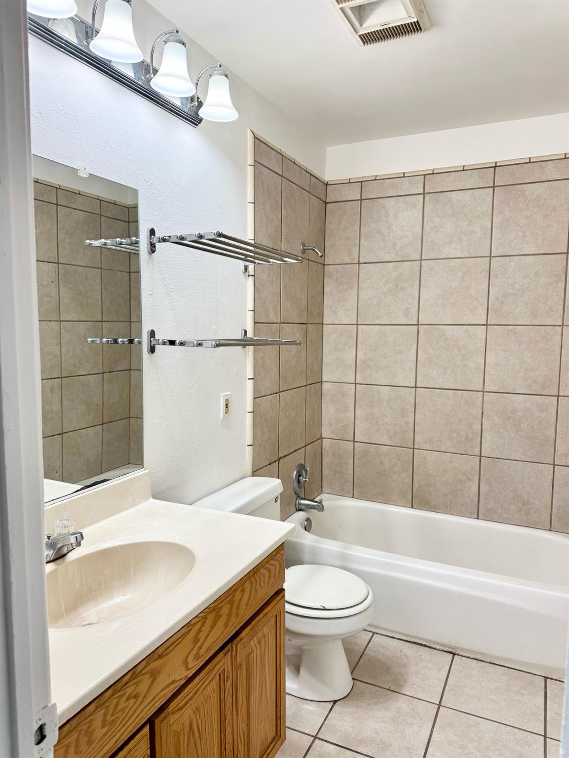 Detail Gallery Image 15 of 19 For 2818 Plover St, Sacramento,  CA 95815 - 4 Beds | 2 Baths
