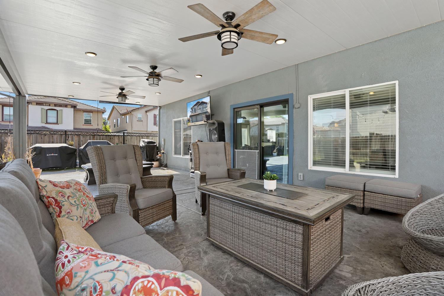 Detail Gallery Image 33 of 41 For 8841 Billfish Way, Sacramento,  CA 95828 - 5 Beds | 2/1 Baths