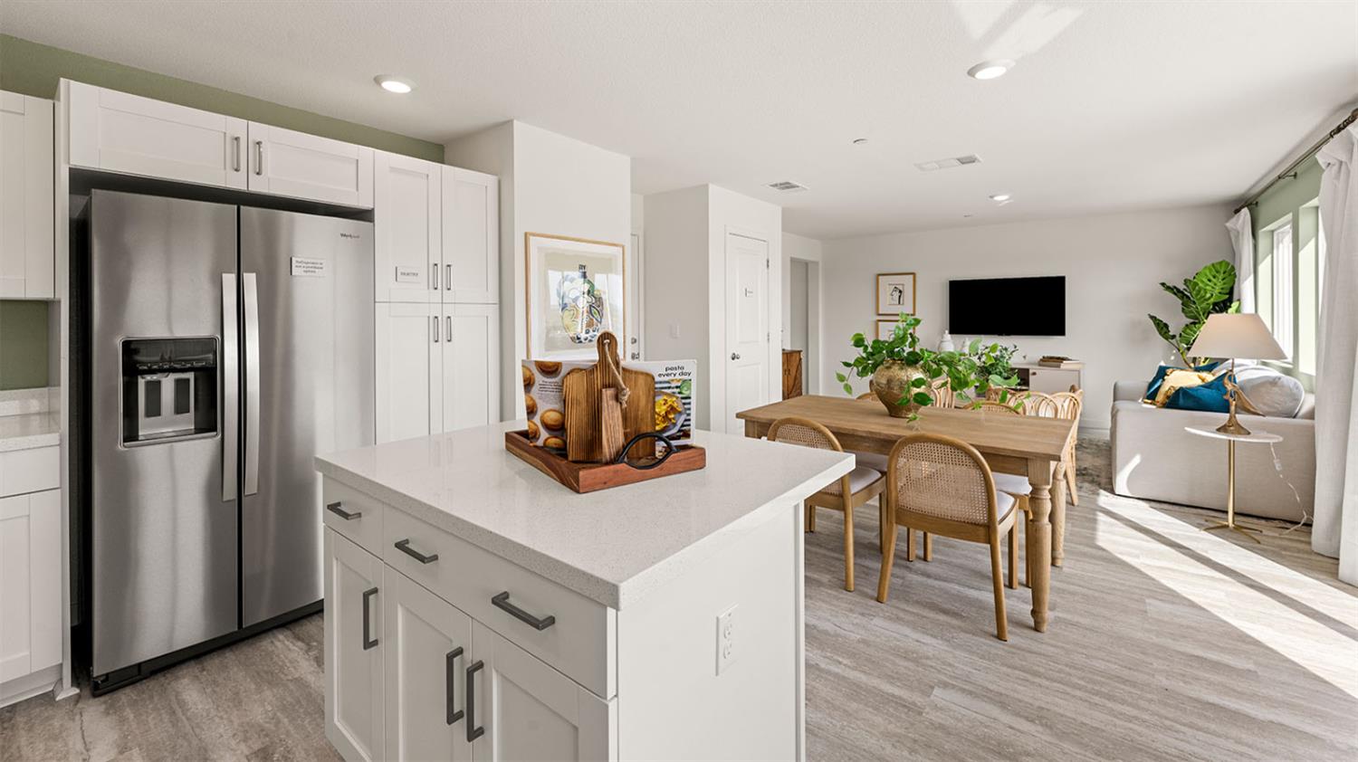 Detail Gallery Image 3 of 10 For 3000 Foxtail Way, Roseville,  CA 95747 - 3 Beds | 2/1 Baths