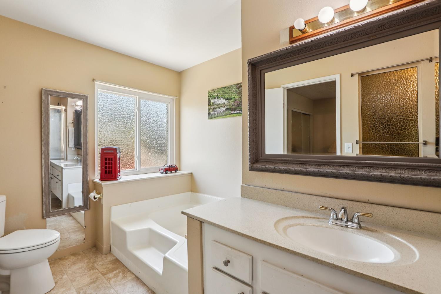 Detail Gallery Image 37 of 55 For 8058 Mesa Oak Way, Citrus Heights,  CA 95610 - 5 Beds | 3 Baths