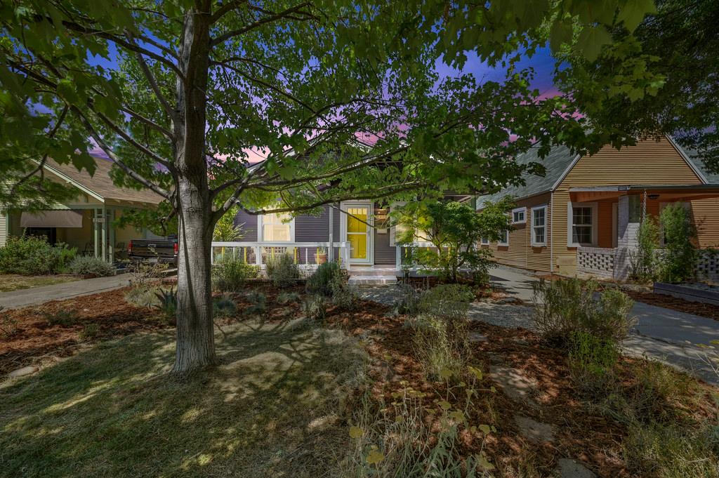 Detail Gallery Image 5 of 53 For 2232 Gerber Ave, Sacramento,  CA 95817 - 3 Beds | 2 Baths