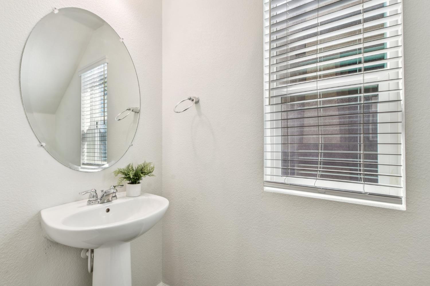 Detail Gallery Image 22 of 25 For 8205 Kramer Ranch Ln, Elk Grove,  CA 95758 - 3 Beds | 2/1 Baths