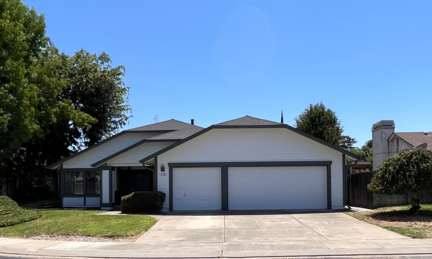 Detail Gallery Image 1 of 37 For 1176 Liggett Ct, Manteca,  CA 95337 - 4 Beds | 2 Baths