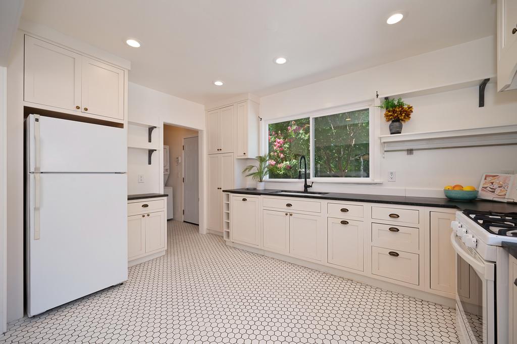 Detail Gallery Image 22 of 53 For 2232 Gerber Ave, Sacramento,  CA 95817 - 3 Beds | 2 Baths