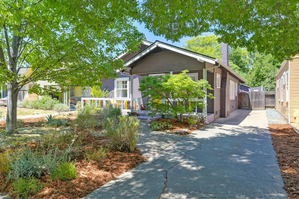 Detail Gallery Image 6 of 53 For 2232 Gerber Ave, Sacramento,  CA 95817 - 3 Beds | 2 Baths