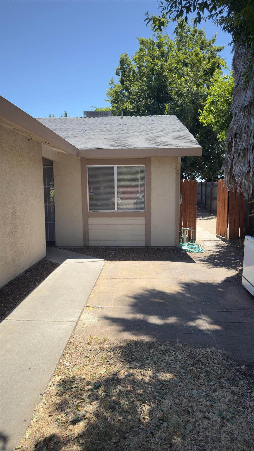 Detail Gallery Image 2 of 23 For 8263 Union House Way, Sacramento,  CA 95823 - 2 Beds | 1/1 Baths